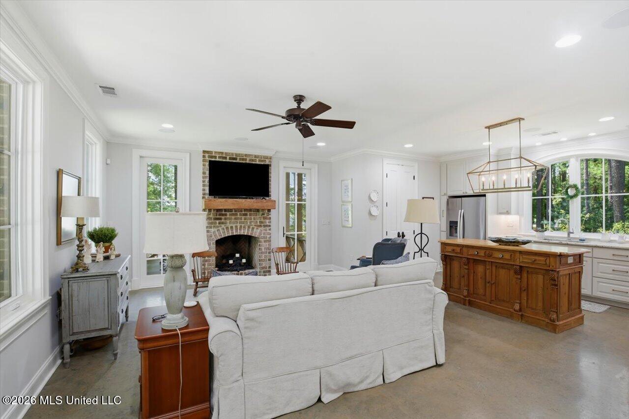 103 Lakeshore Cove Property Photo 11