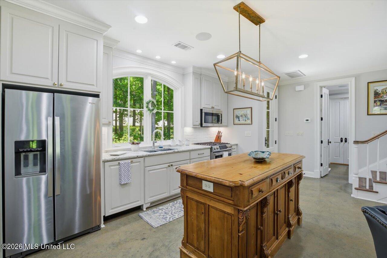 103 Lakeshore Cove Property Photo 15