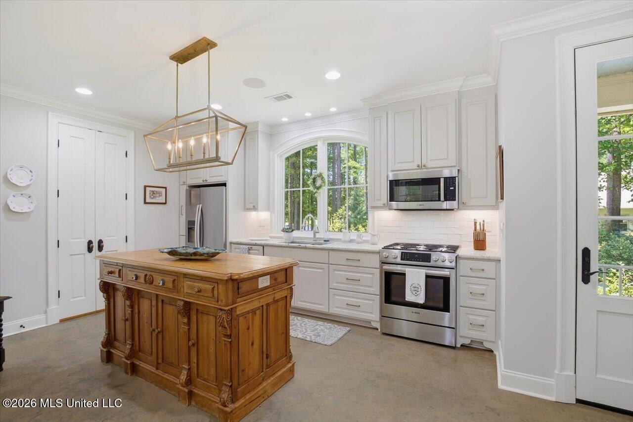 103 Lakeshore Cove Property Photo 16