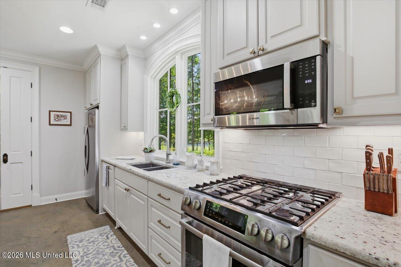 103 Lakeshore Cove Property Photo 17