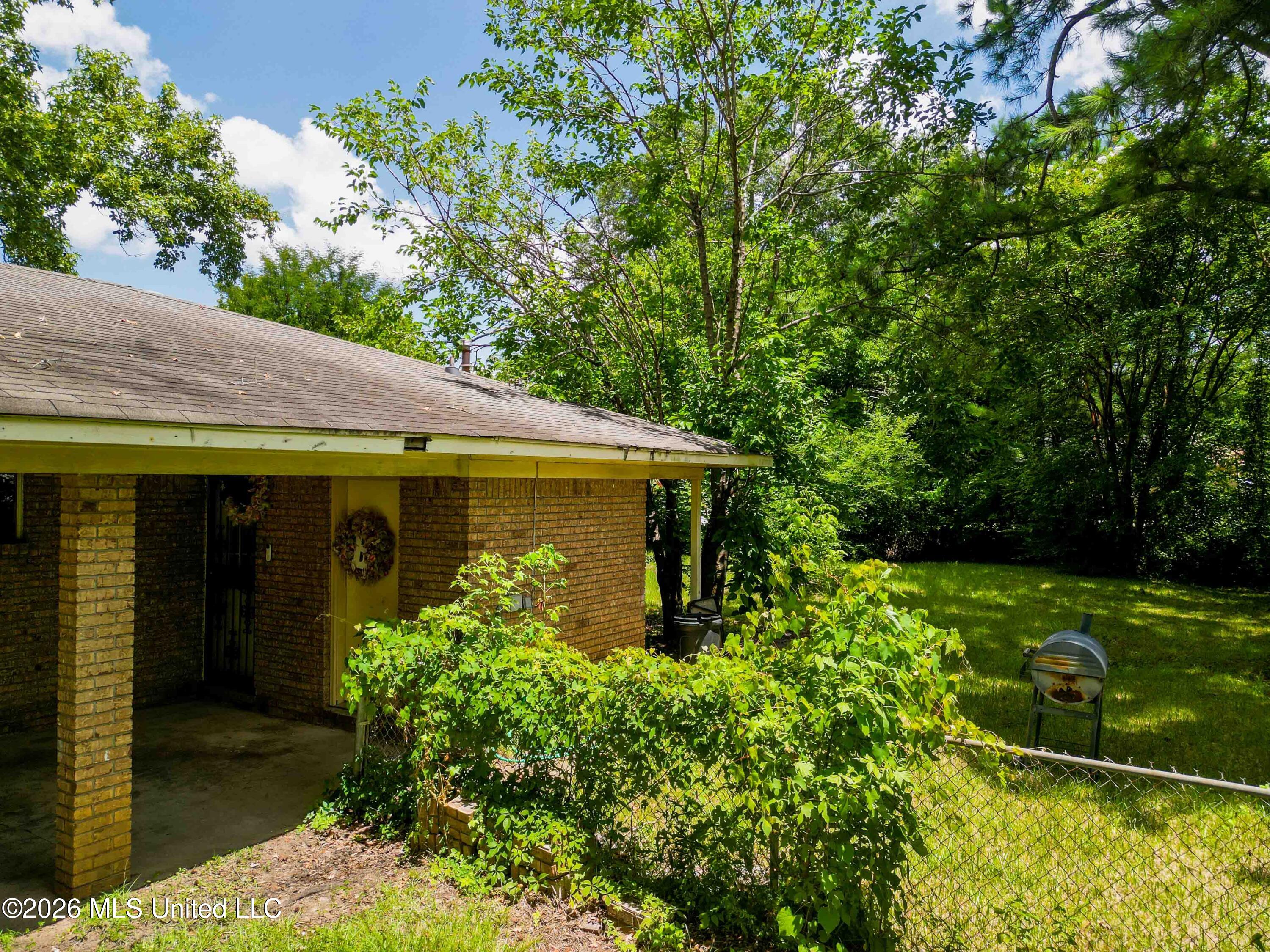 5202 Ginger Drive Property Photo 3