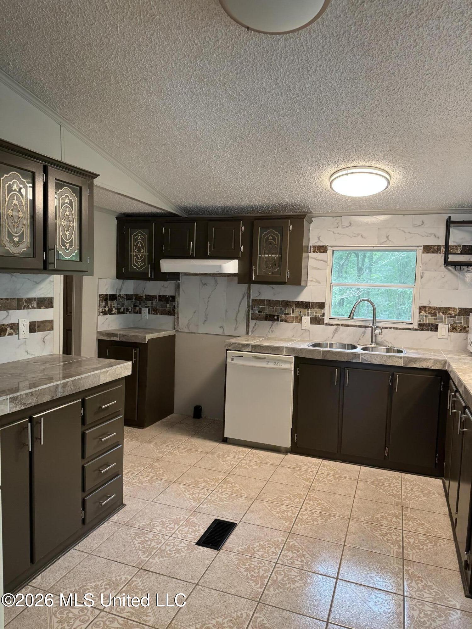 88 Embry Road Property Photo 5