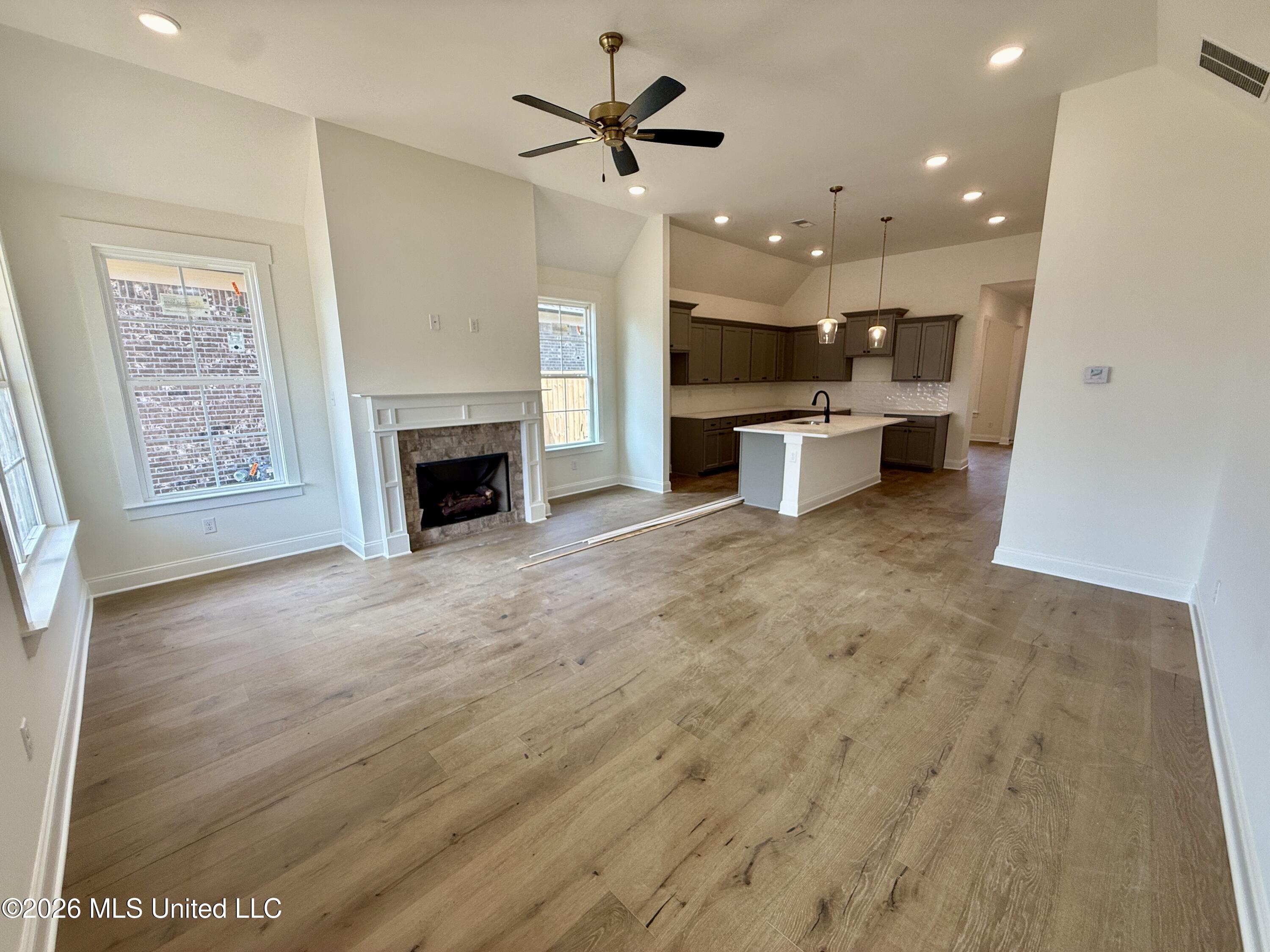 807 Quitman Court Property Photo 3