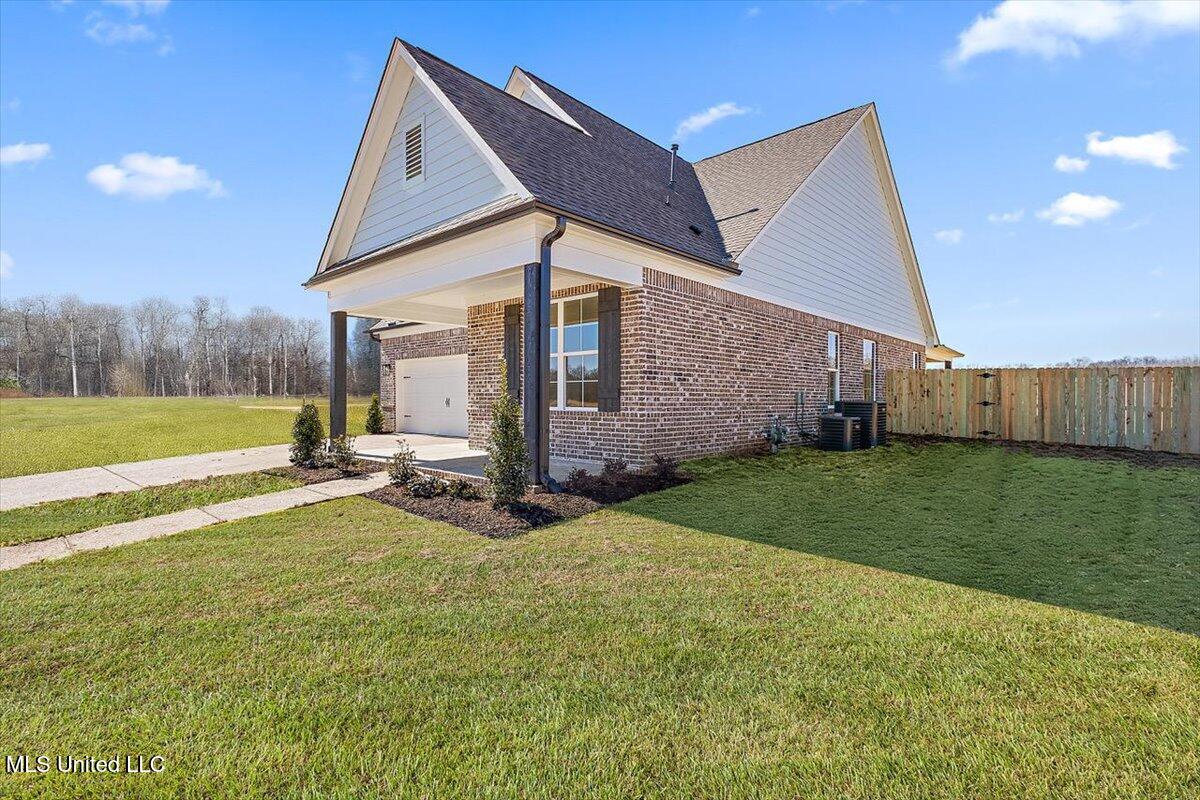 815 Quitman Court Property Photo 4