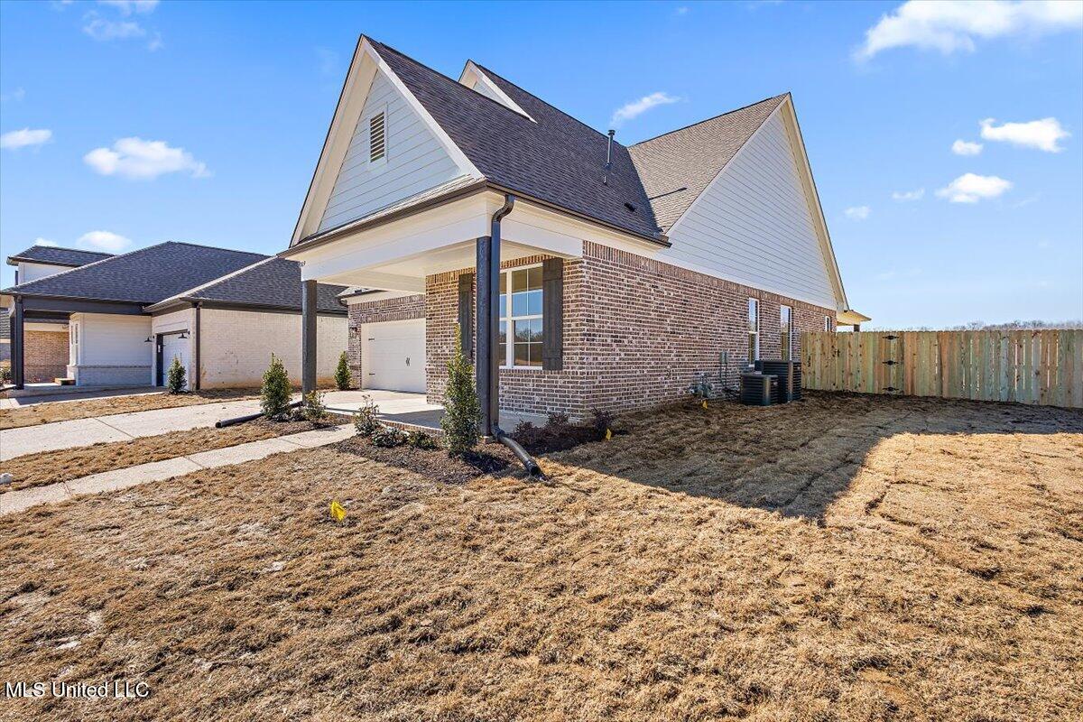 815 Quitman Court Property Photo 7