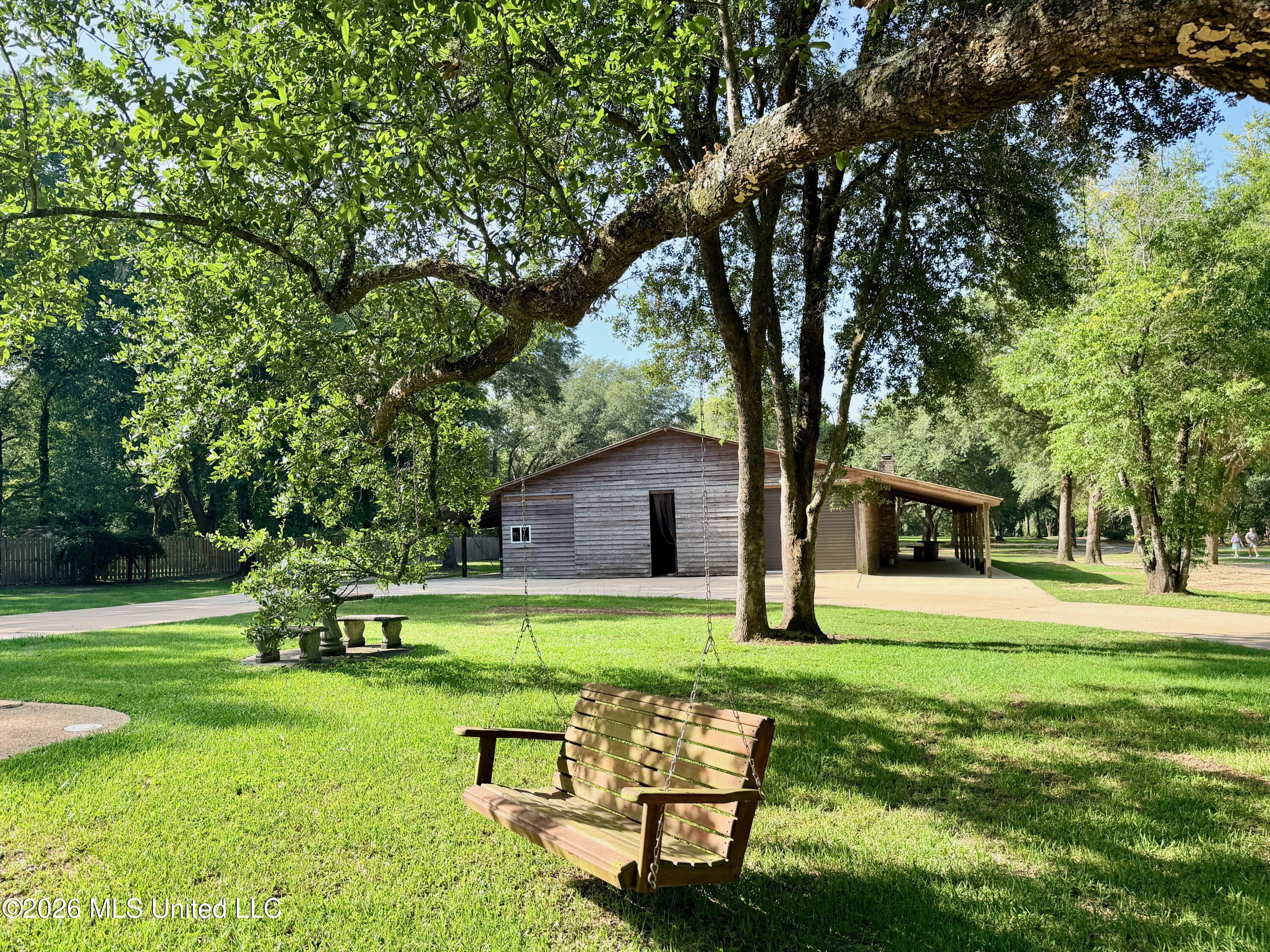 7504 Park Ridge Drive Property Photo 4