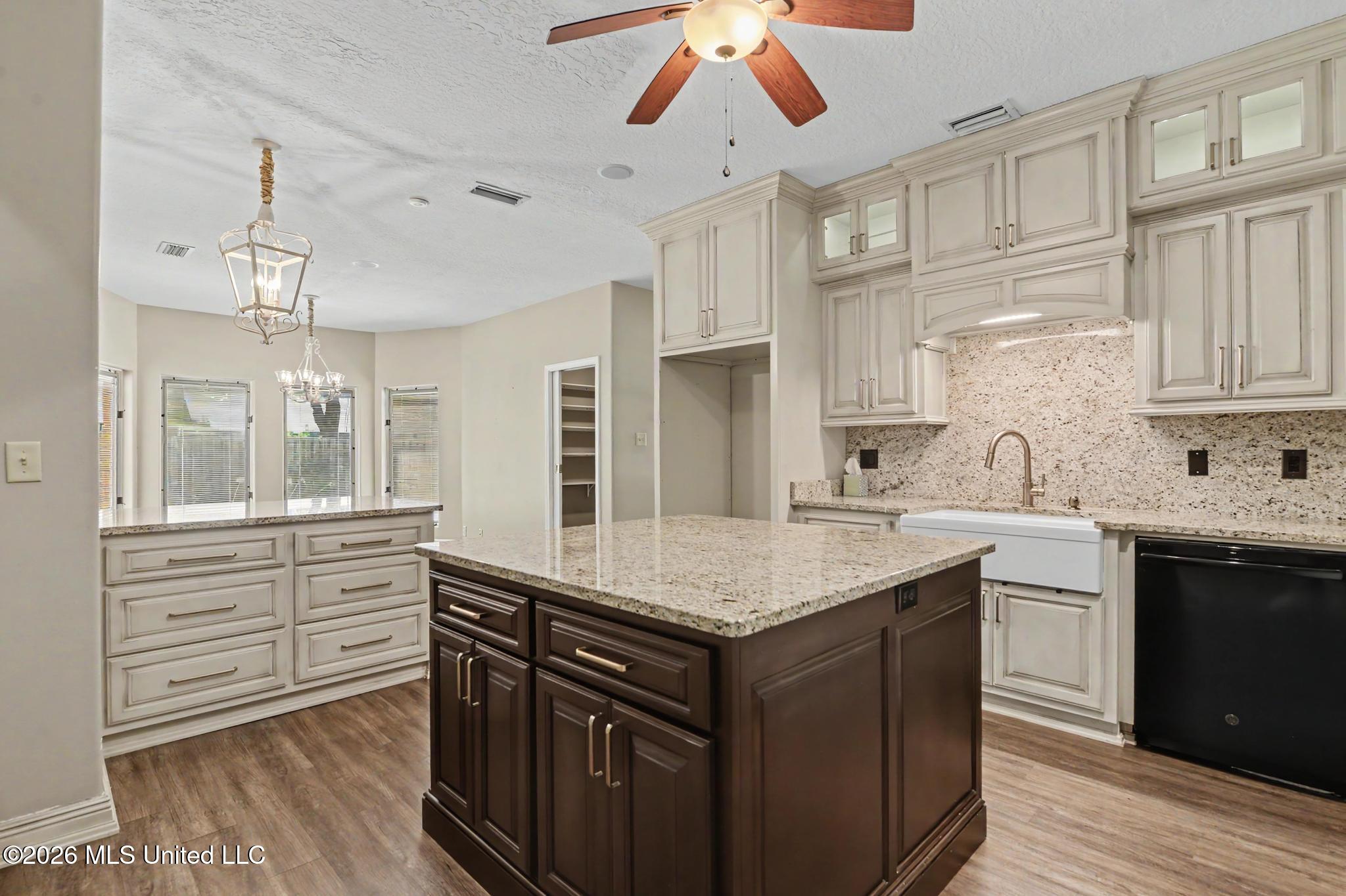 7504 Park Ridge Drive Property Photo 12