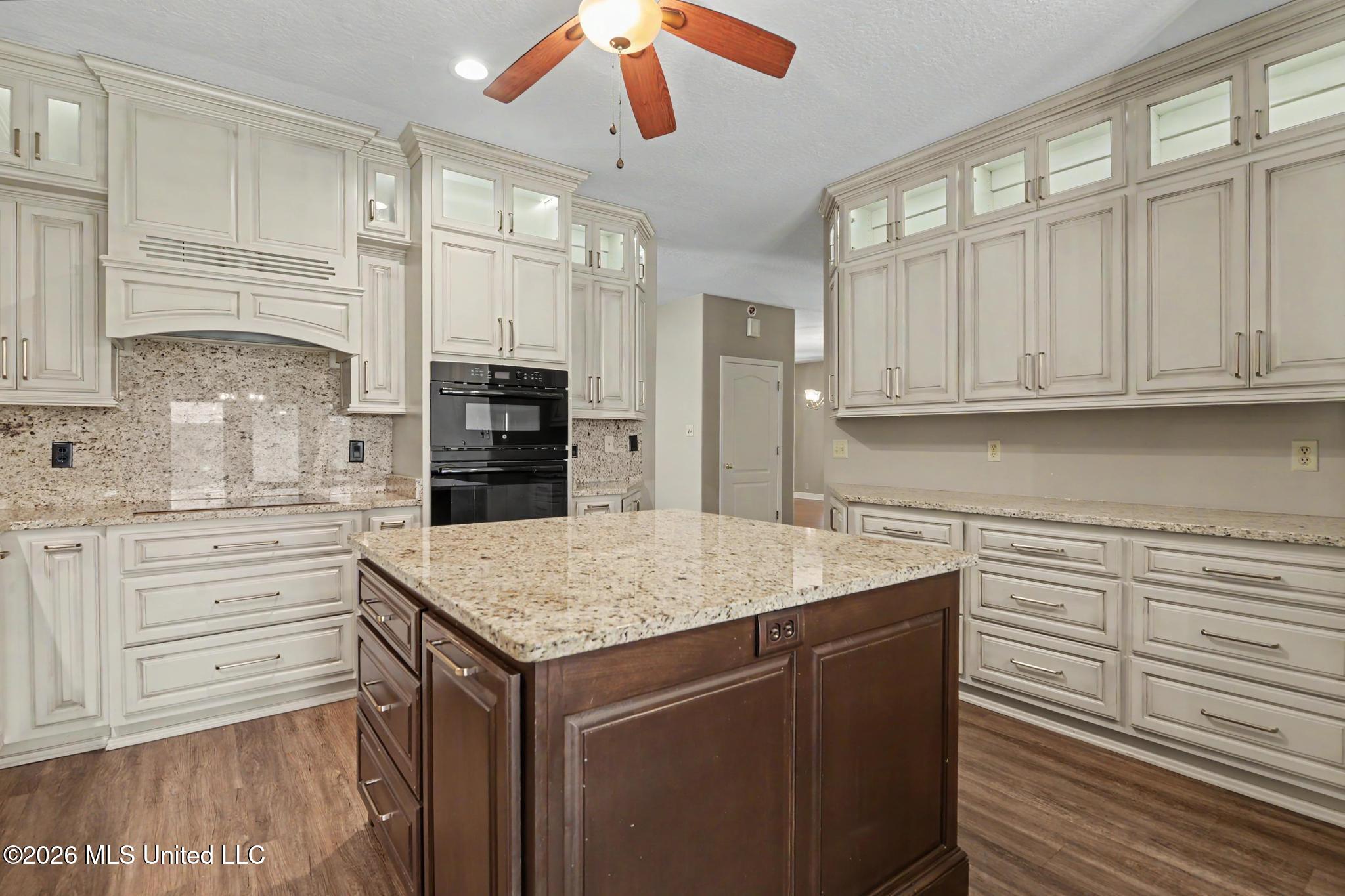 7504 Park Ridge Drive Property Photo 13