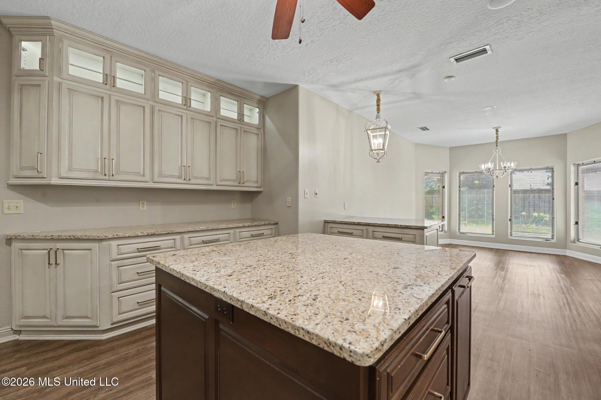 7504 Park Ridge Drive Property Photo 15