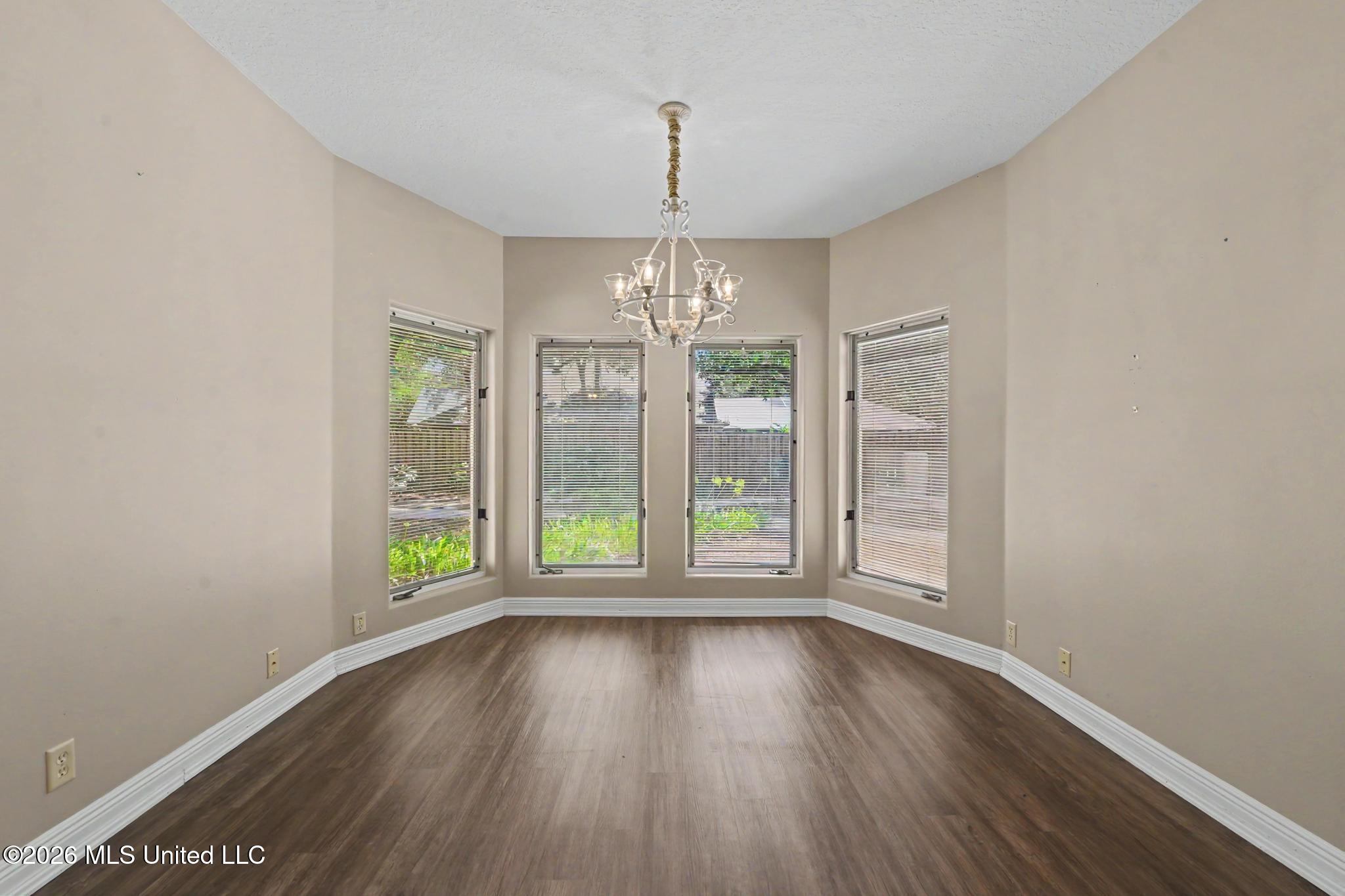7504 Park Ridge Drive Property Photo 17