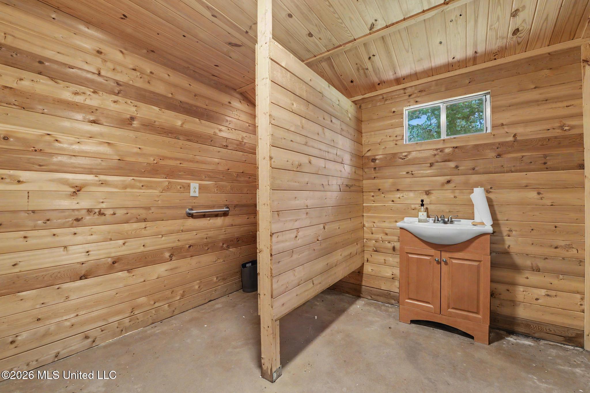 7504 Park Ridge Drive Property Photo 54