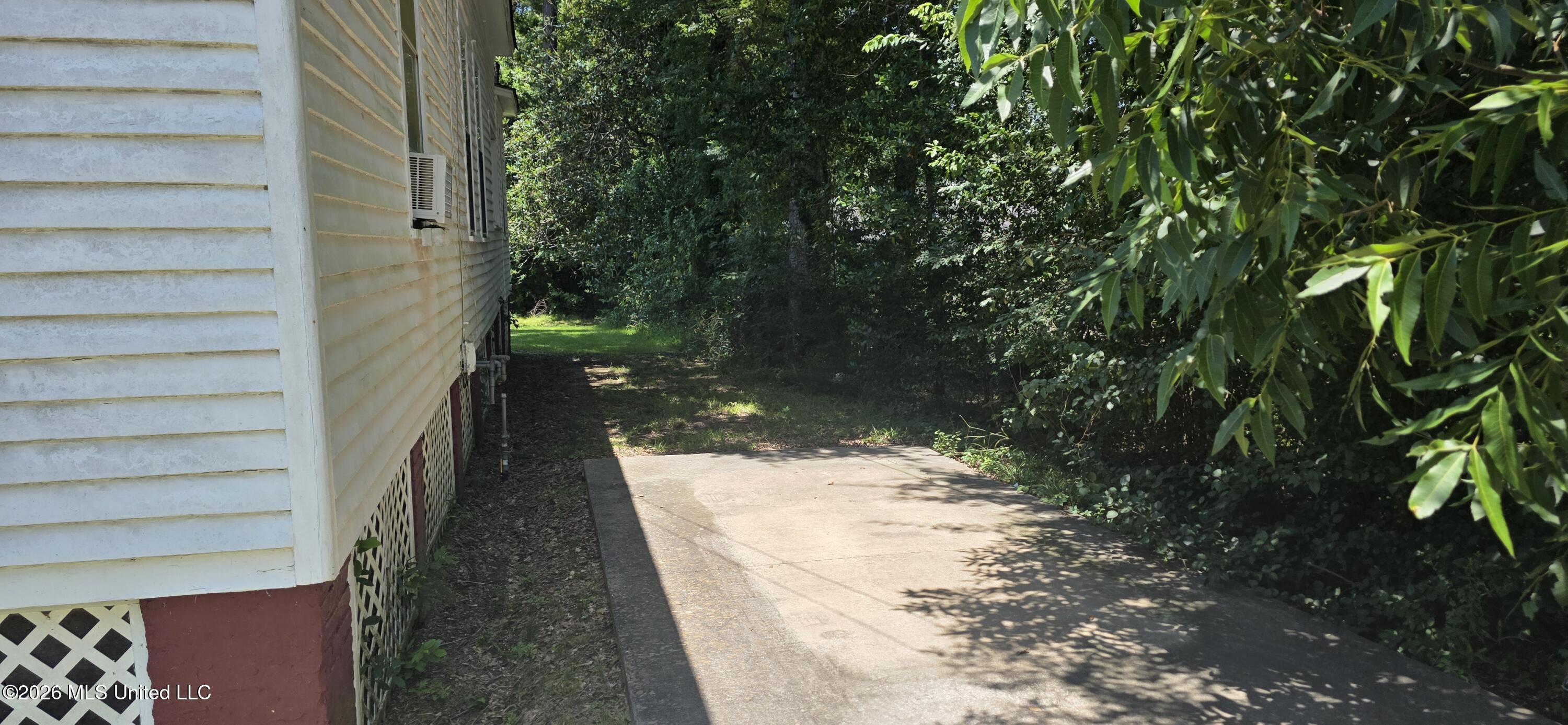 425 Cameron Street Property Photo 35