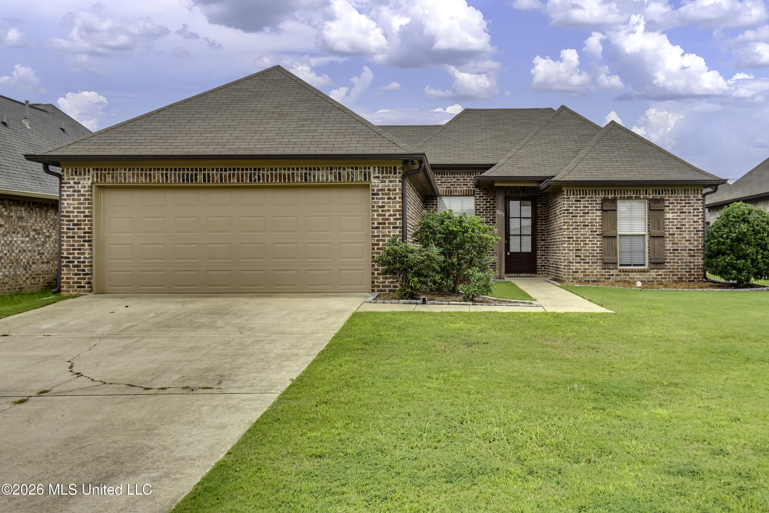 303 Ridge Pointe Drive Property Photo 2