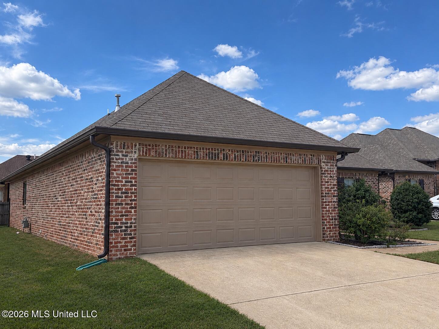 303 Ridge Pointe Drive Property Photo 2