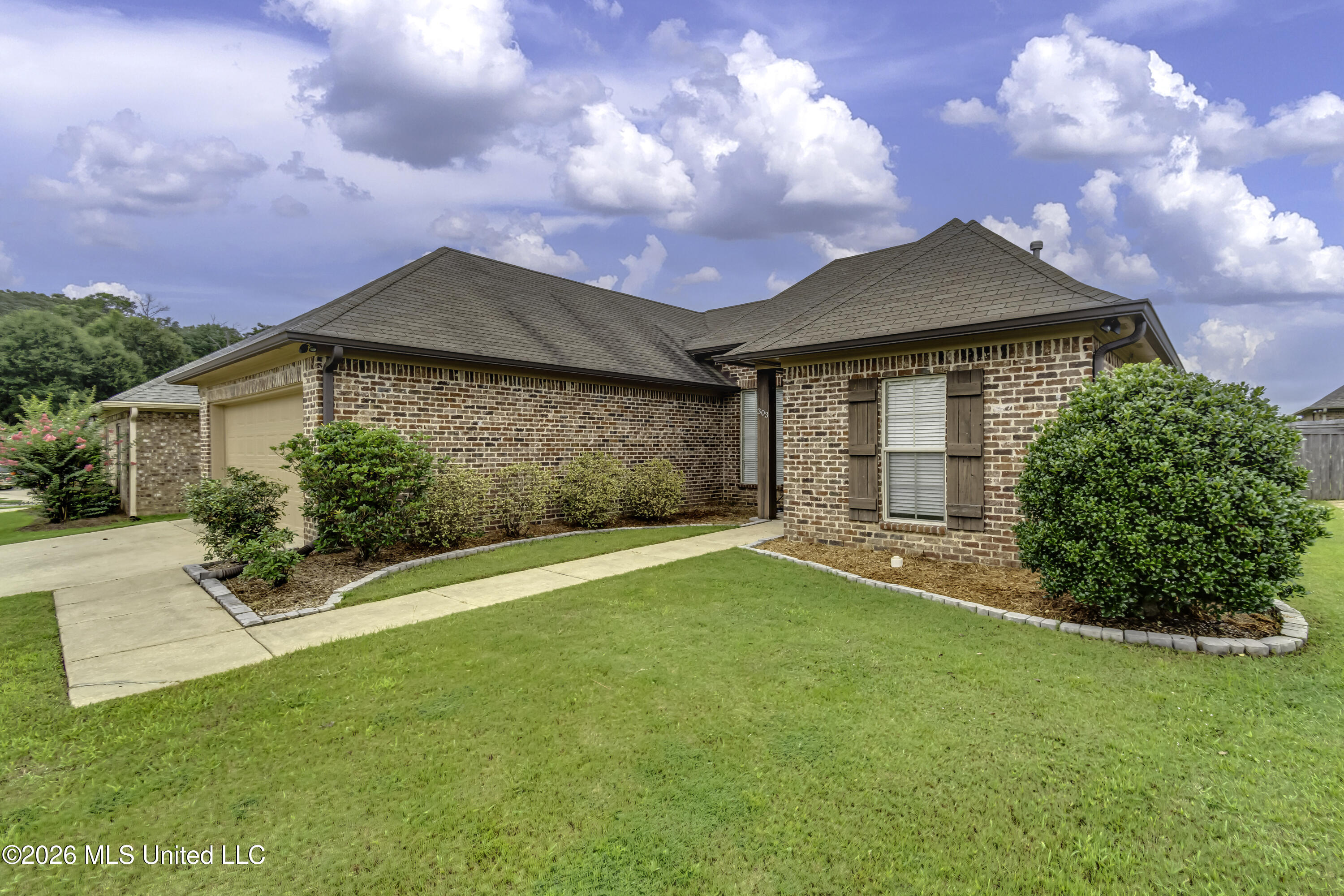 303 Ridge Pointe Drive Property Photo 3