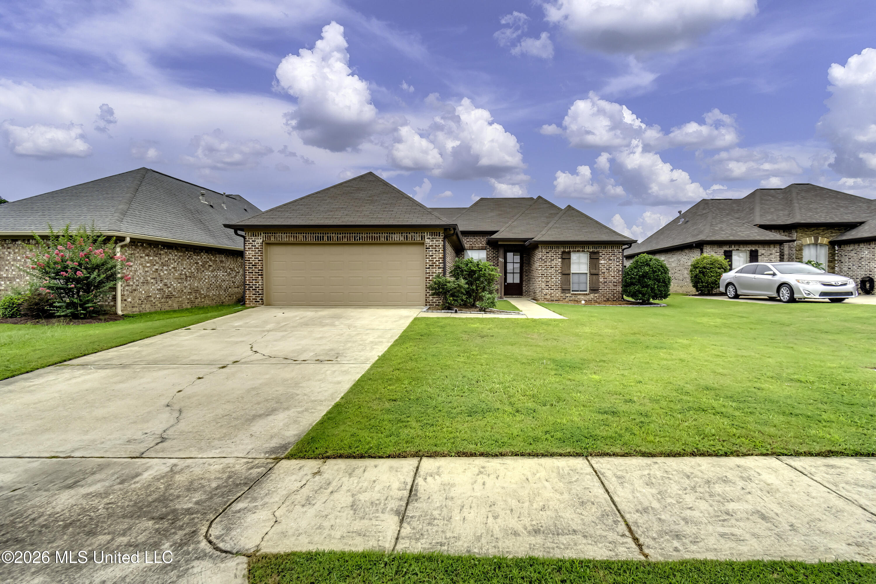 303 Ridge Pointe Drive Property Photo 4