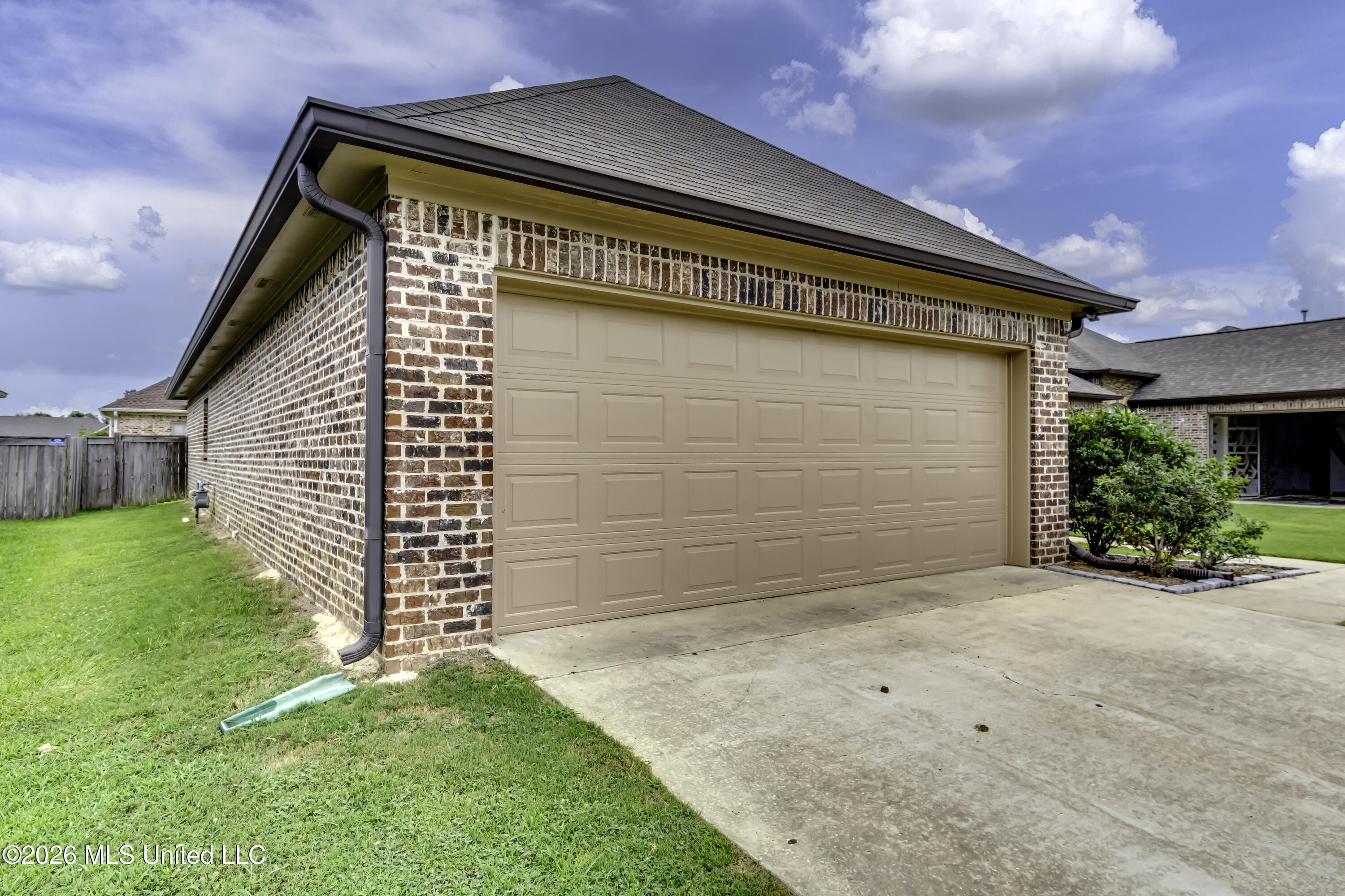 303 Ridge Pointe Drive Property Photo 6