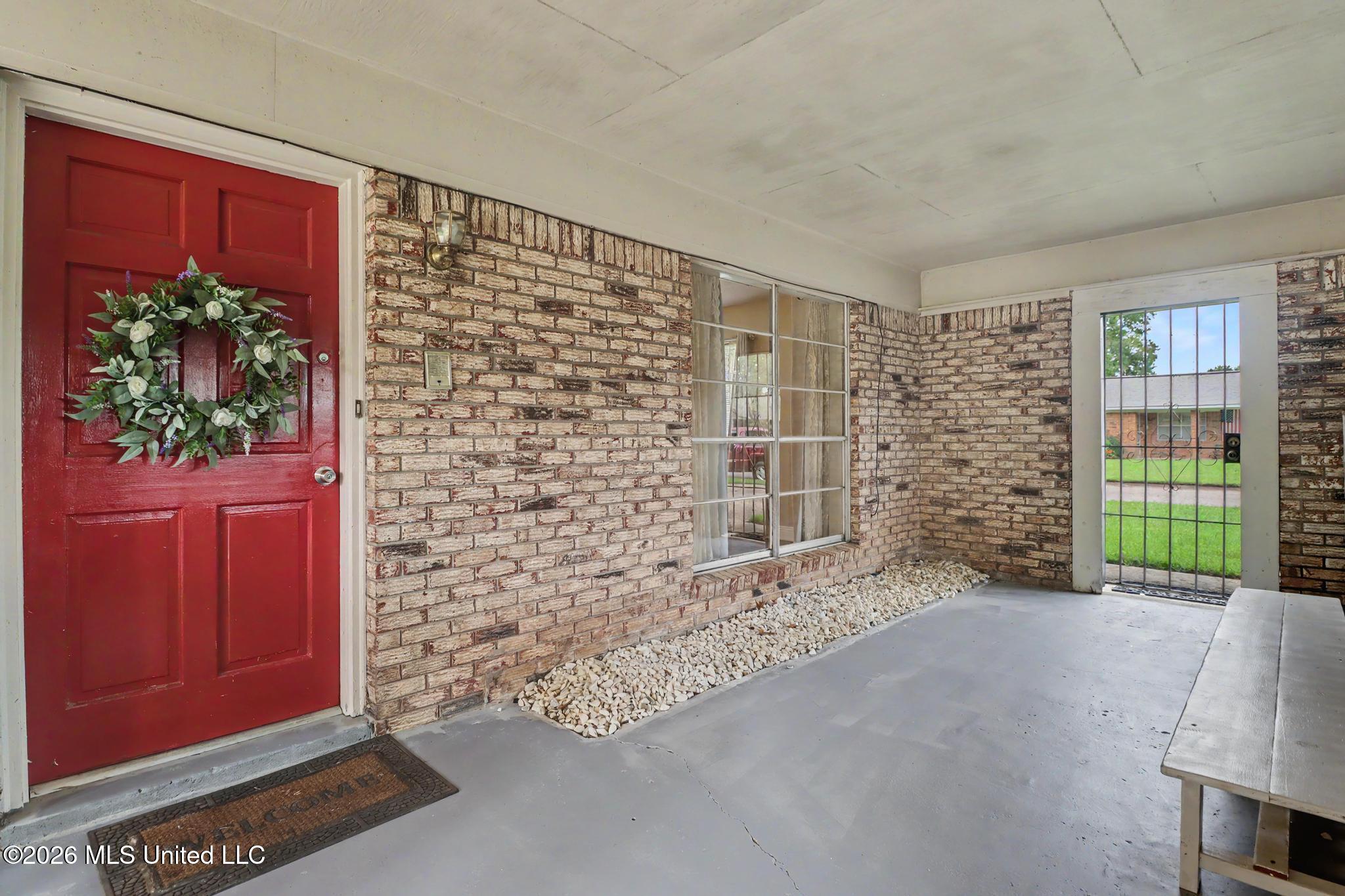 897 Auburn Drive Property Photo 3