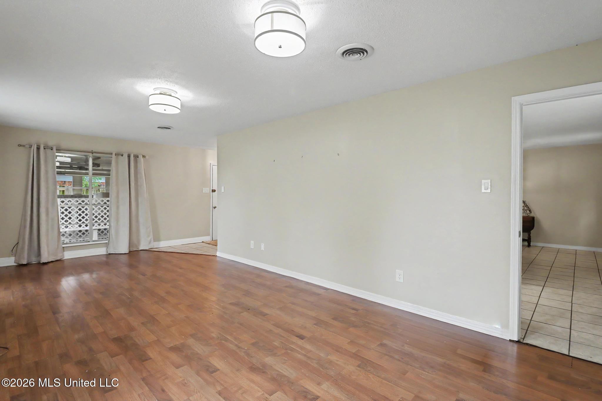 897 Auburn Drive Property Photo 6