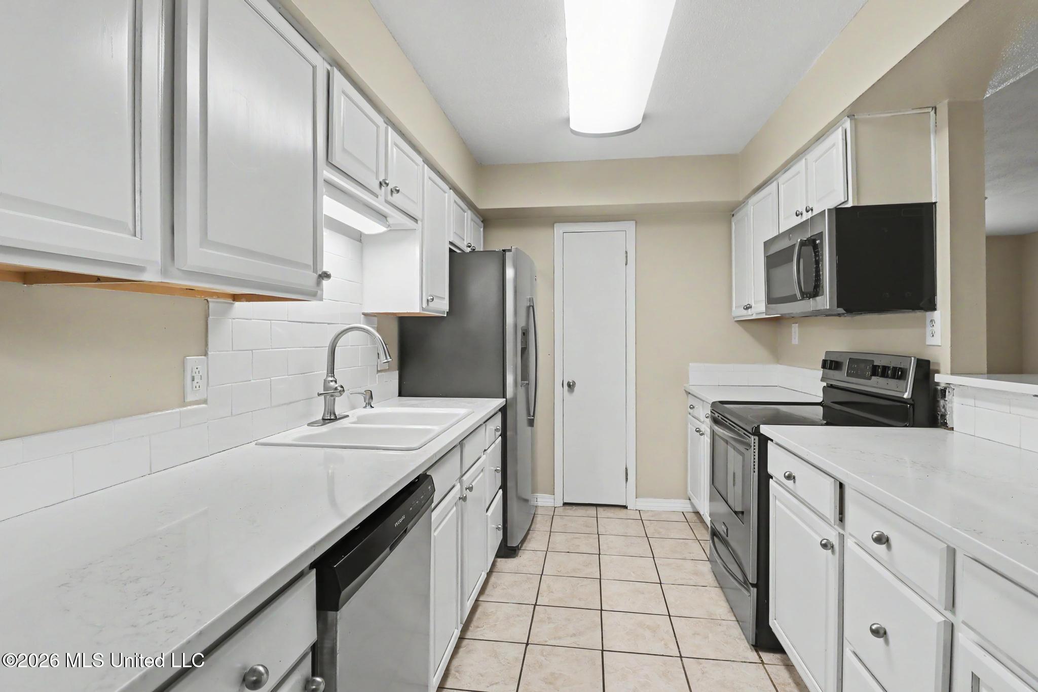 897 Auburn Drive Property Photo 8