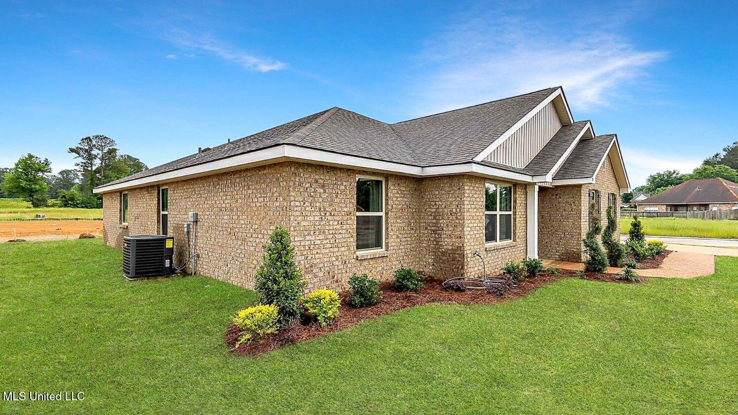 284 Raulston Drive Property Photo 2