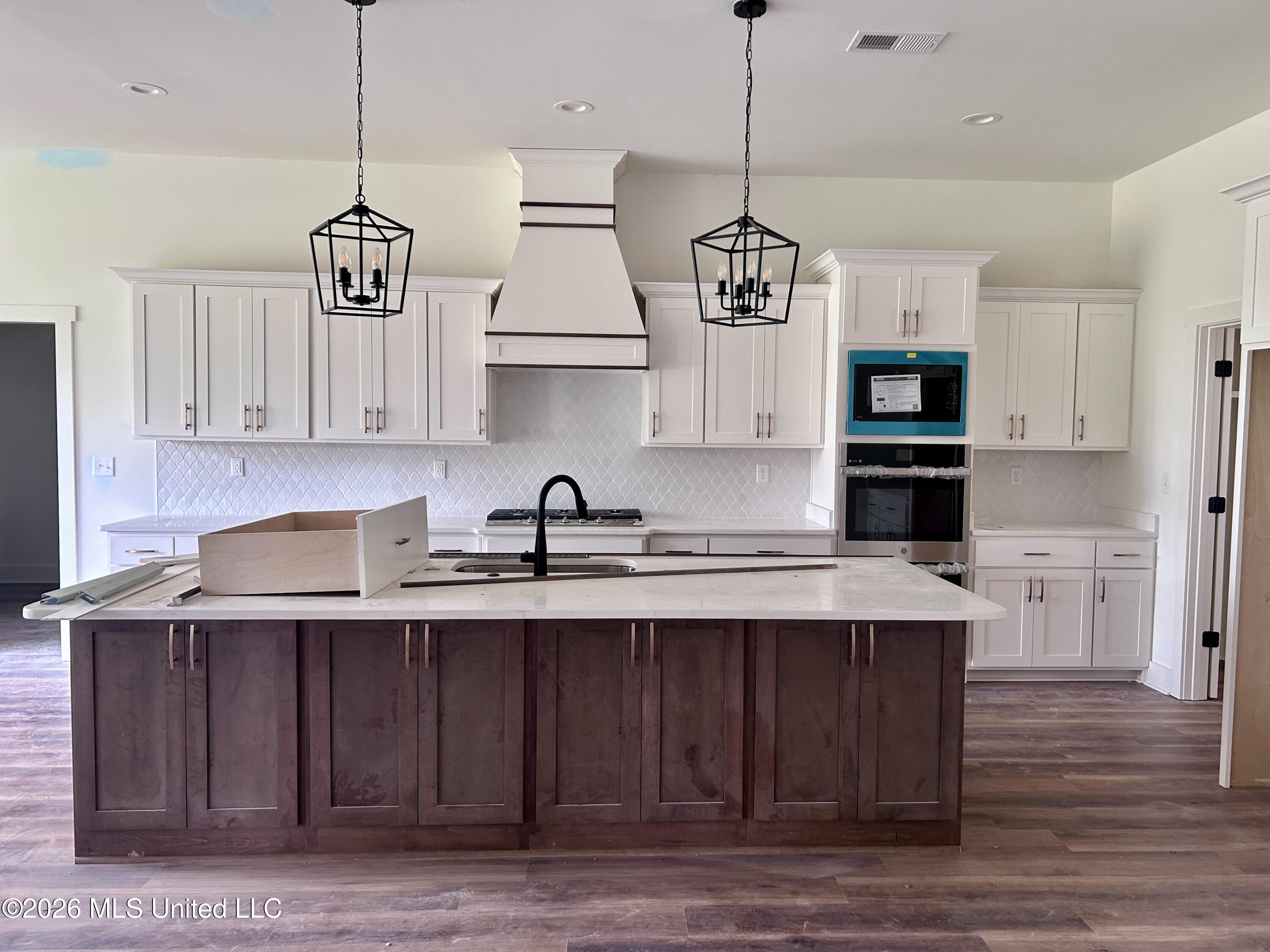 1316 Pebble Cove South Property Photo 3