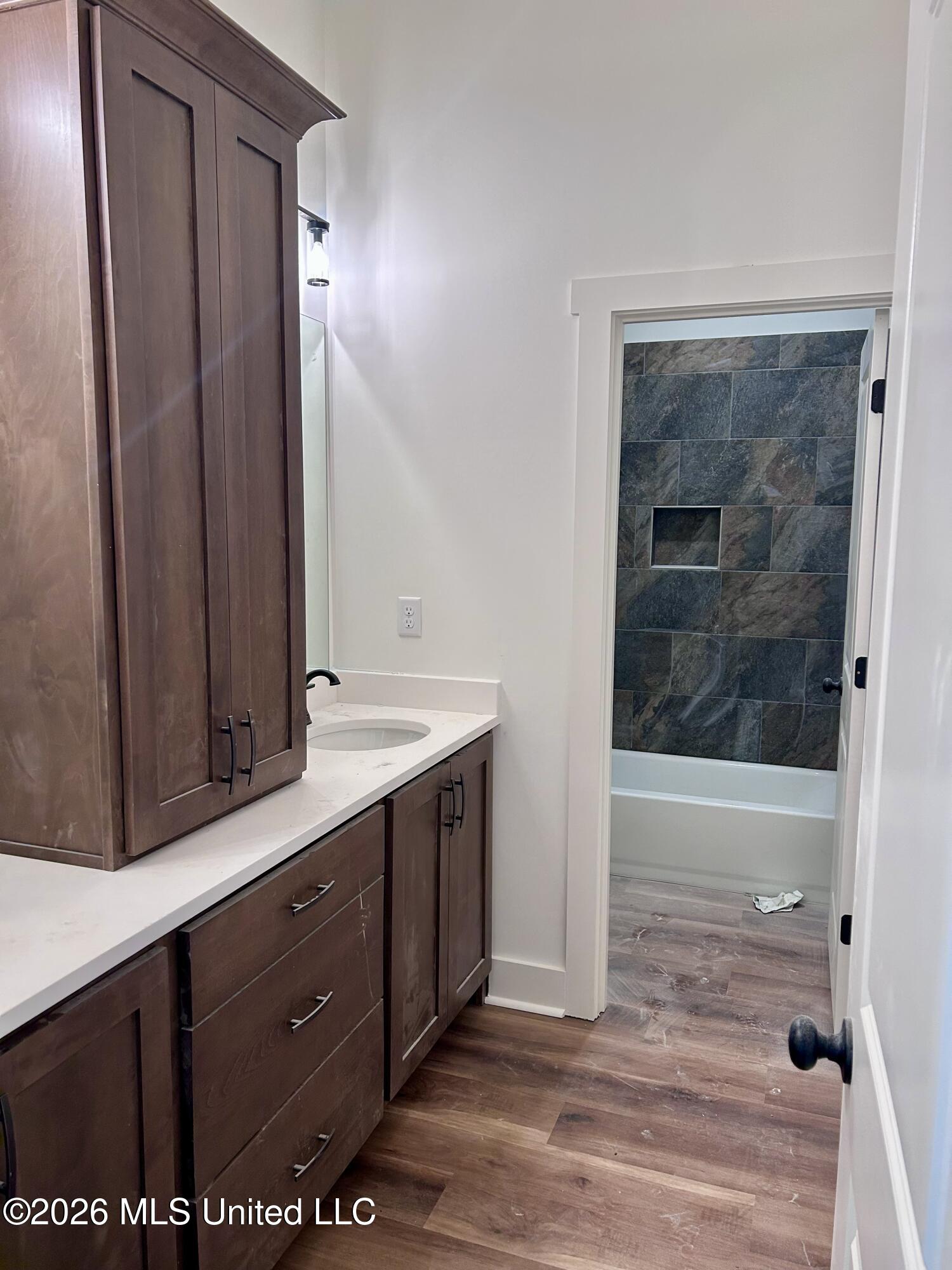 1316 Pebble Cove South Property Photo 4