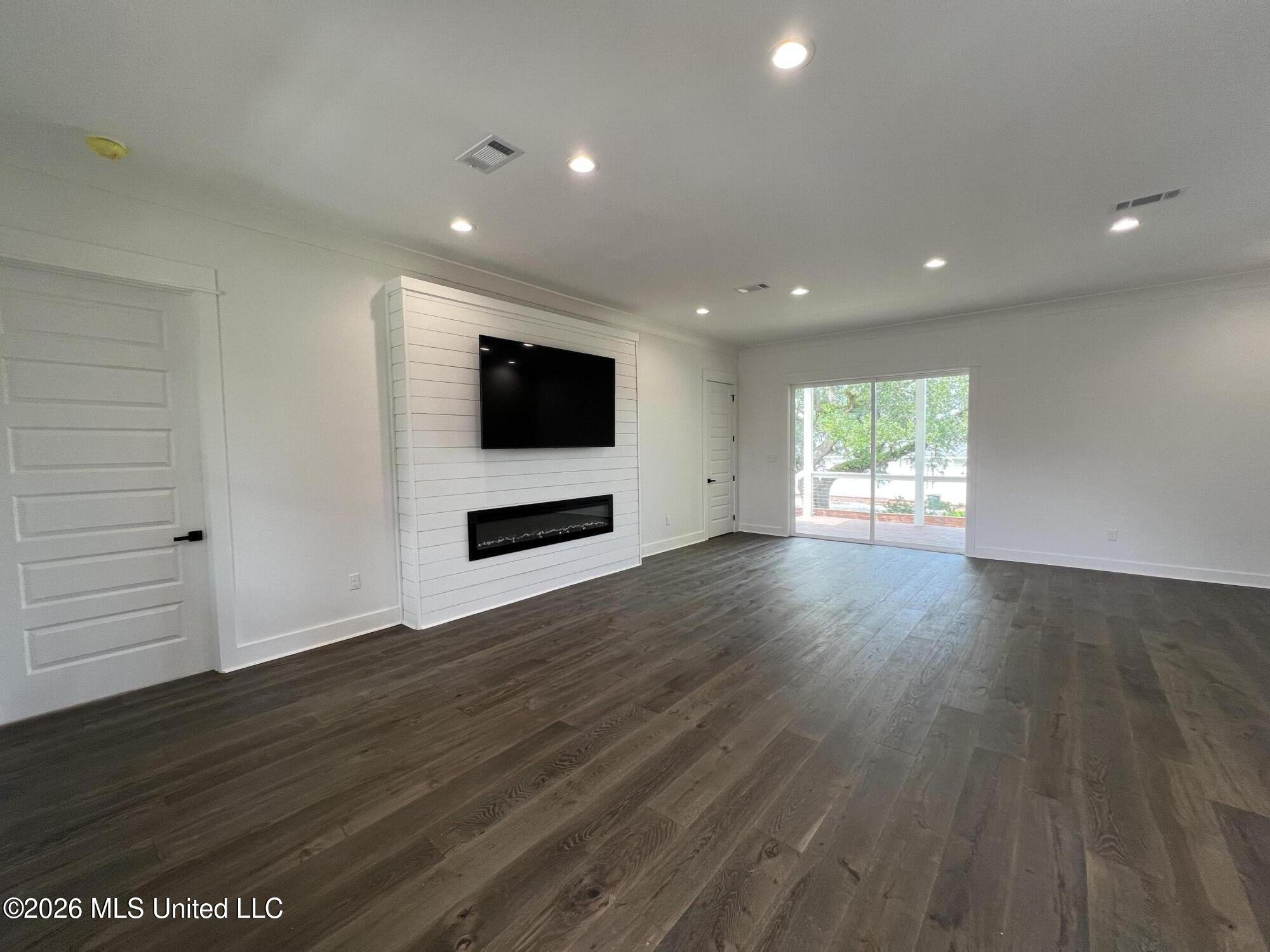 120 Grosvenor Place Property Photo 8
