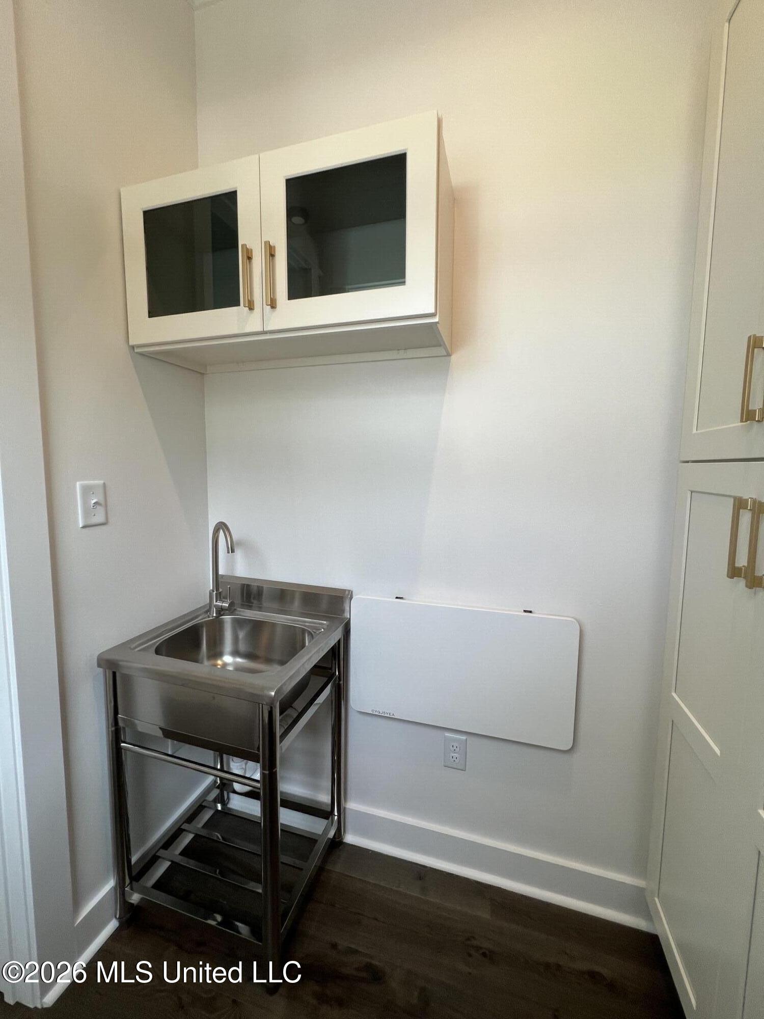 120 Grosvenor Place Property Photo 36