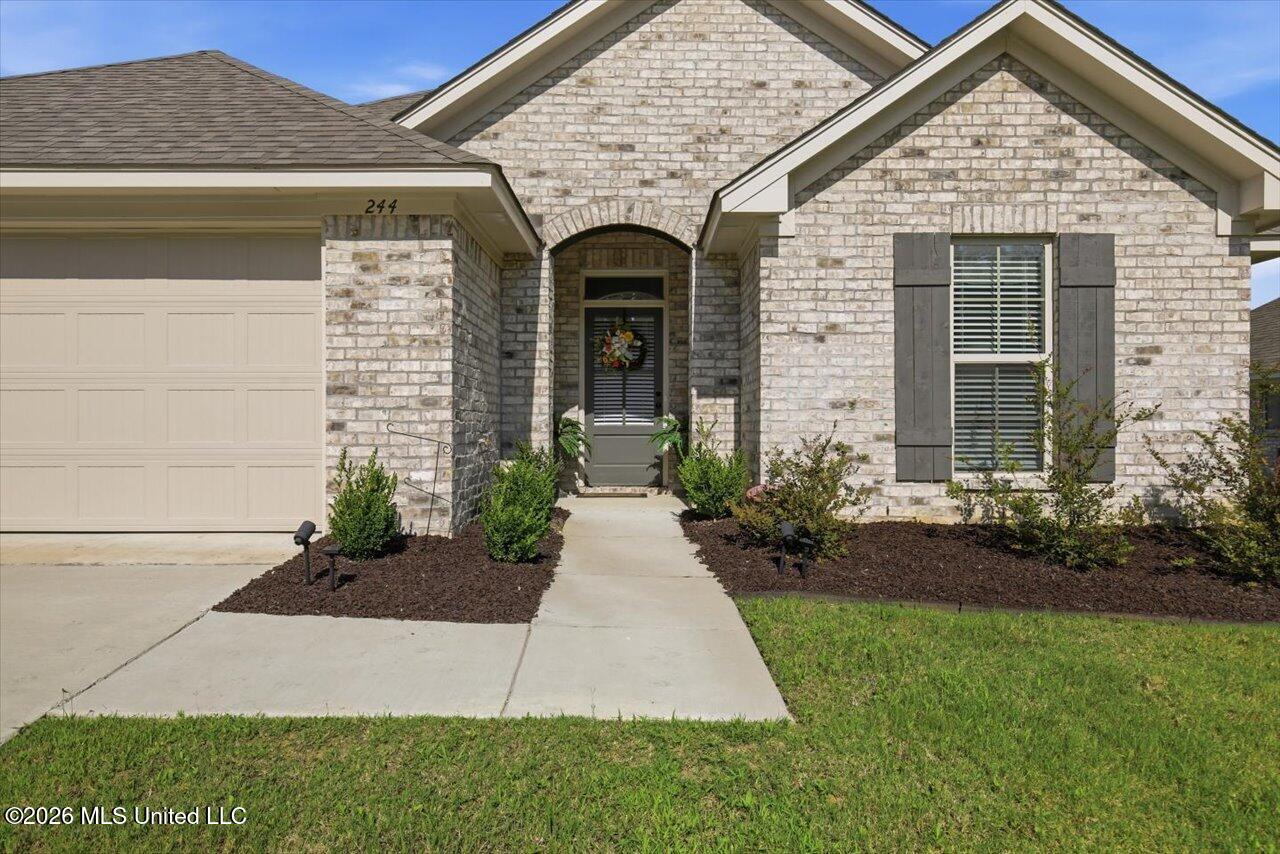 244 Hemingway Circle Property Photo 1