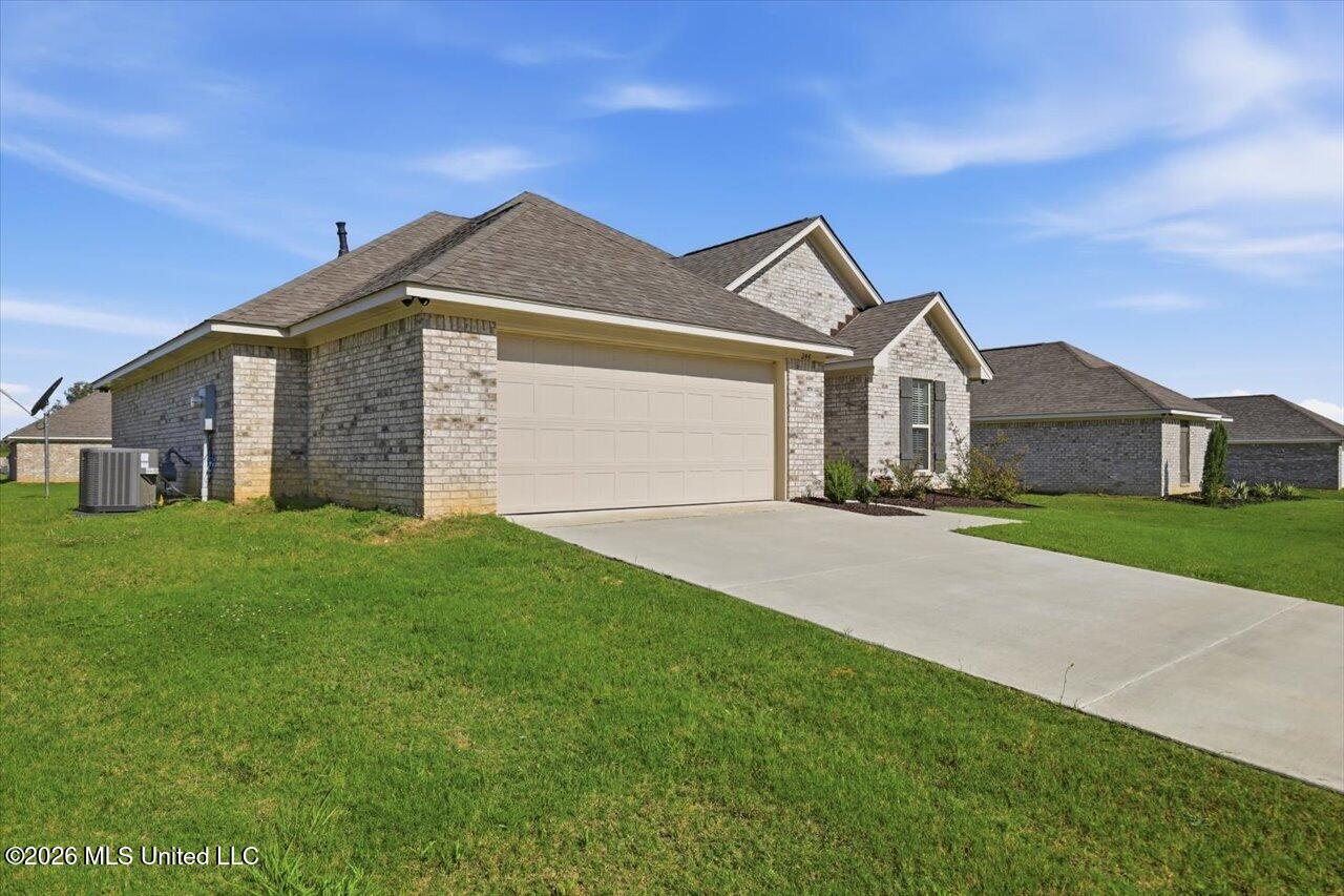244 Hemingway Circle Property Photo 4
