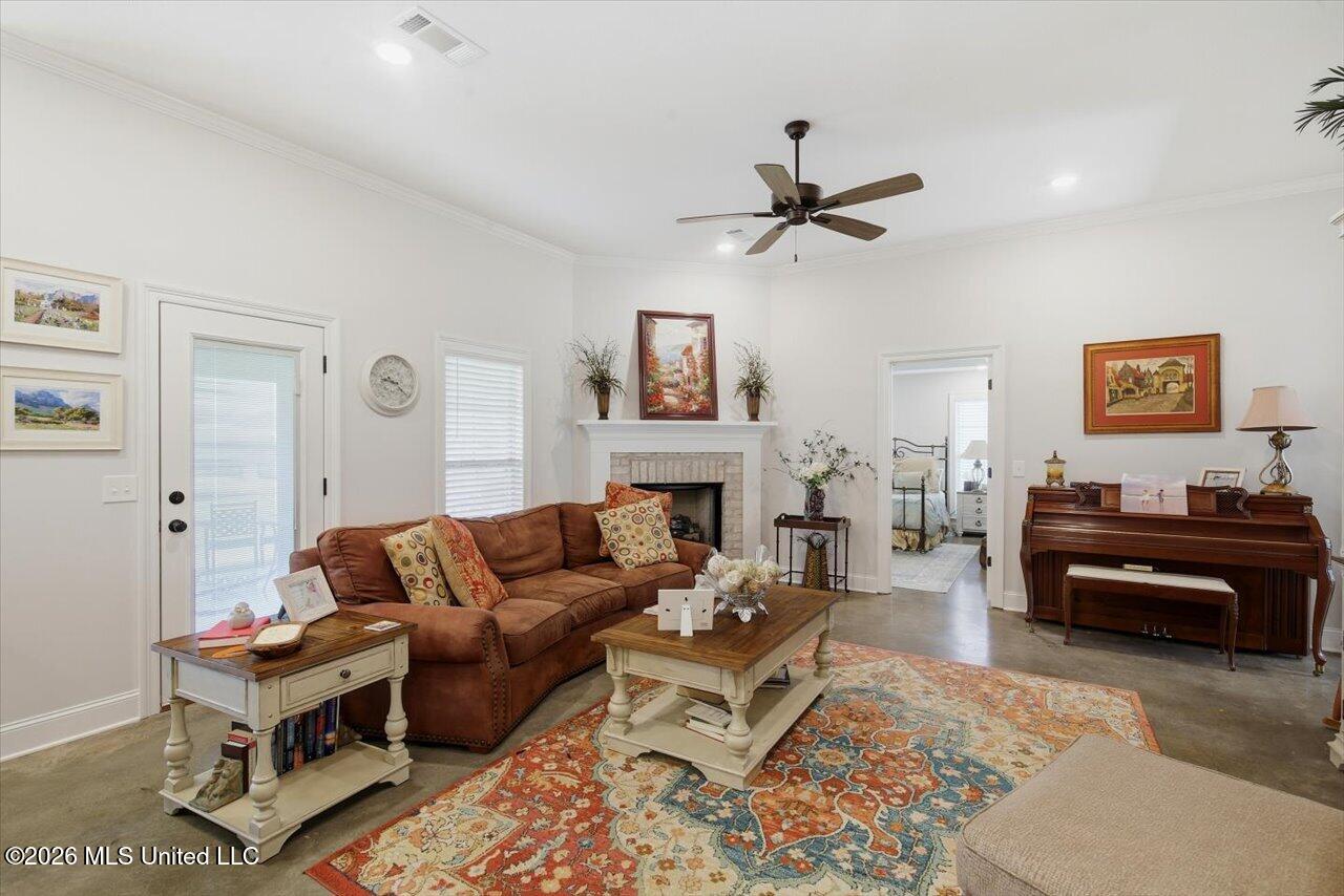 244 Hemingway Circle Property Photo 8