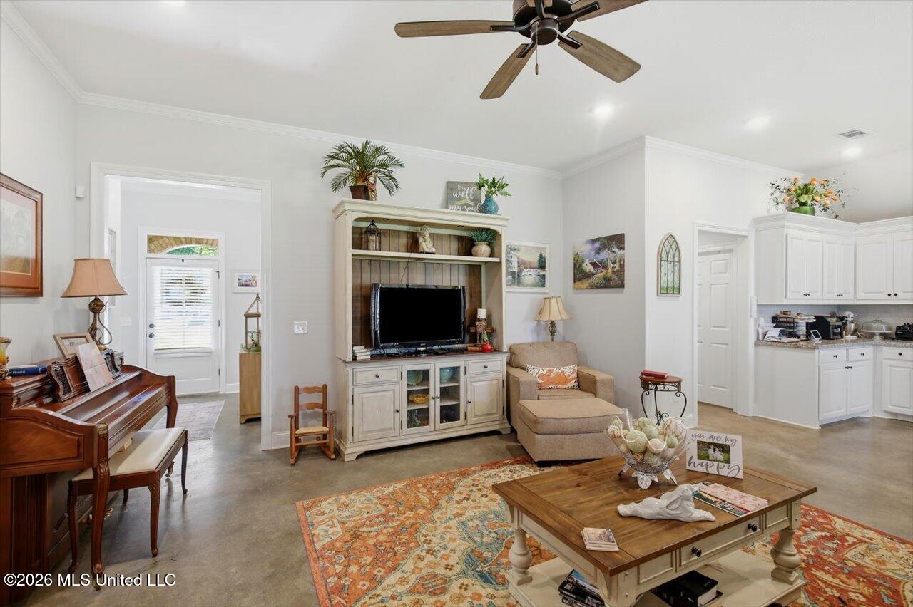 244 Hemingway Circle Property Photo 11