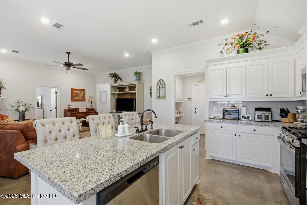 244 Hemingway Circle Property Photo 14