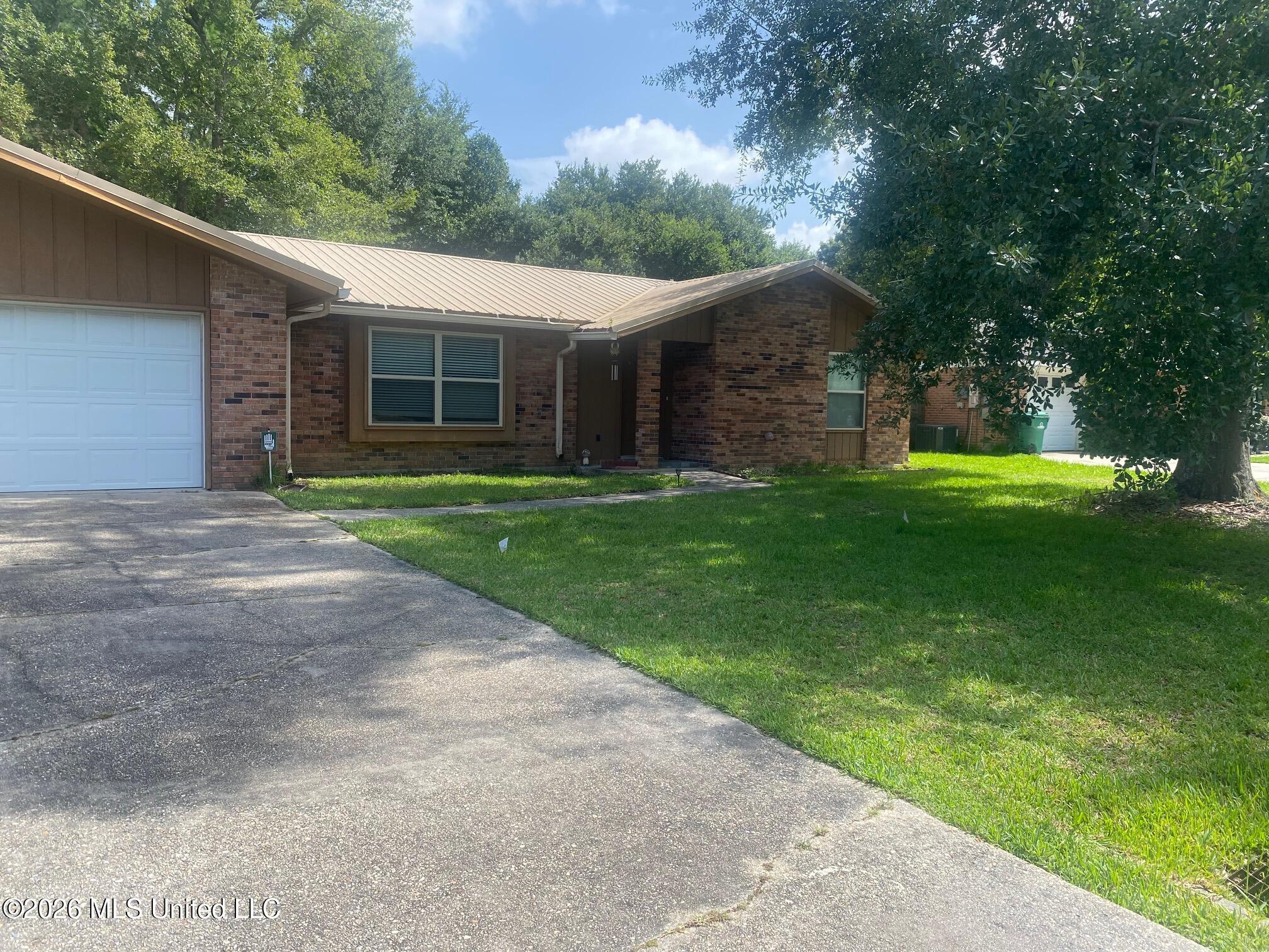 63737 N Diamondhead Drive Property Photo 1