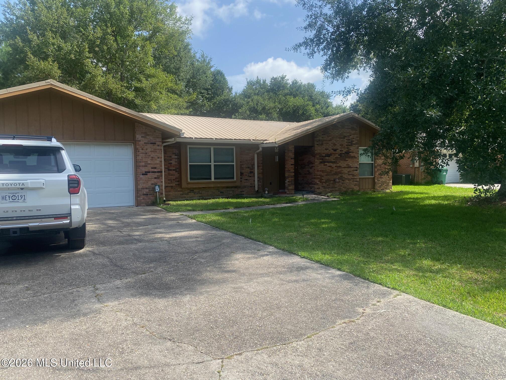 63737 N Diamondhead Drive Property Photo 2