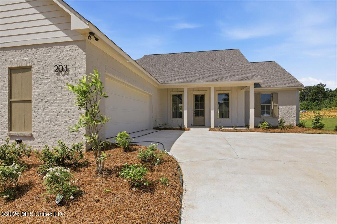 203 Benners Lane Property Photo 4