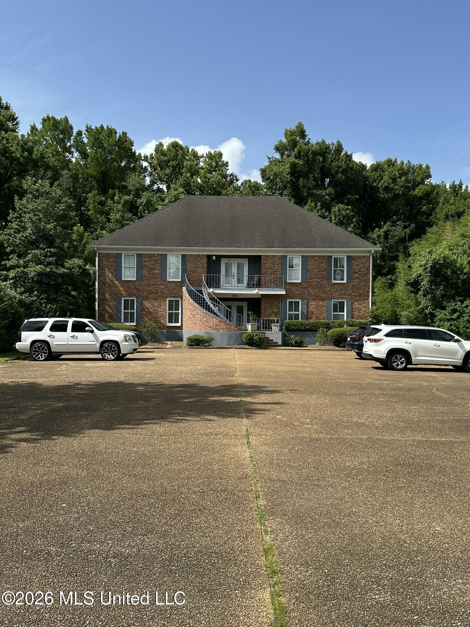 1911 Dunbarton Drive Property Photo 2