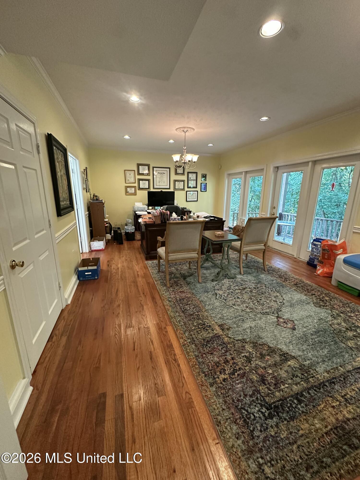 1911 Dunbarton Drive Property Photo 4