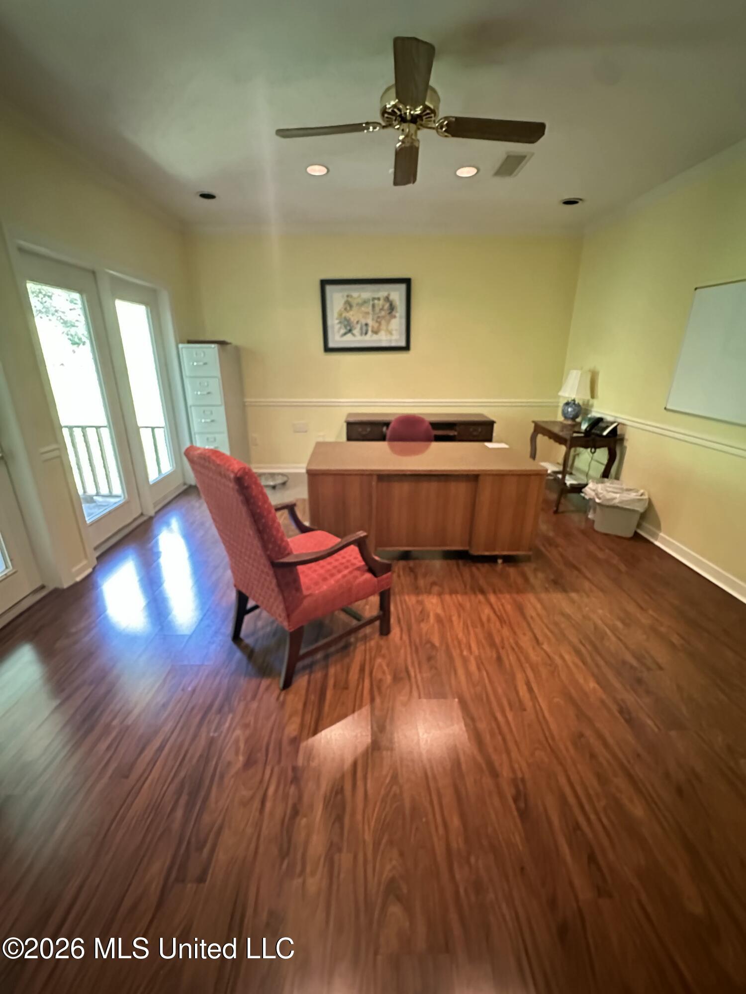 1911 Dunbarton Drive Property Photo 11
