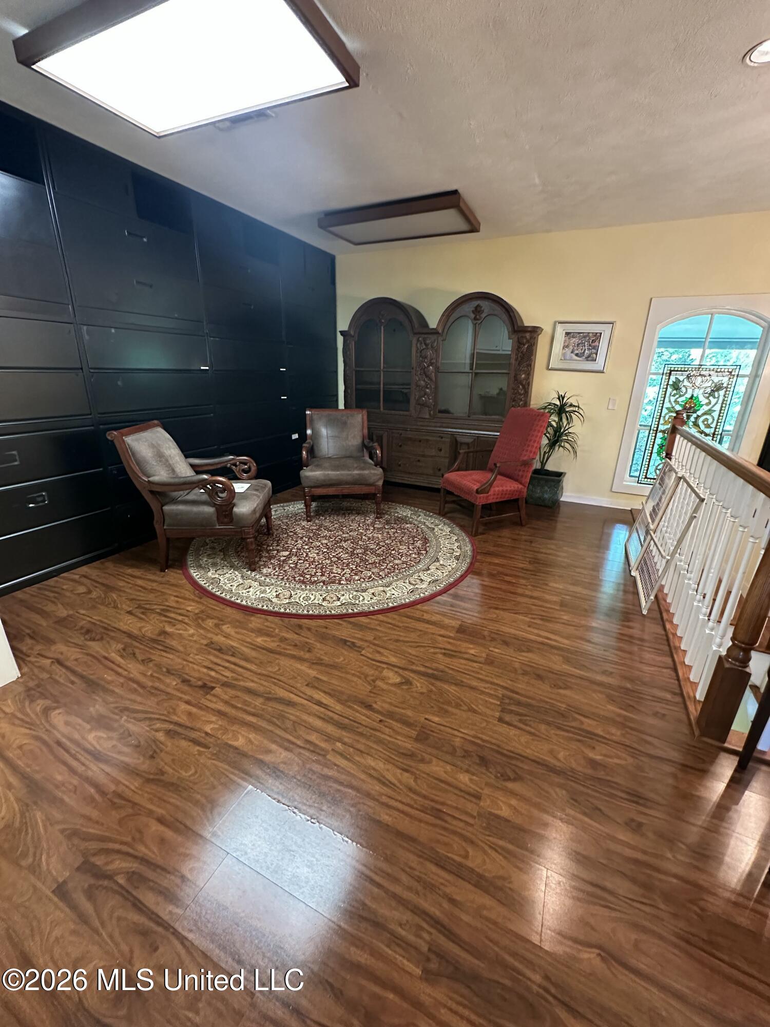 1911 Dunbarton Drive Property Photo 12