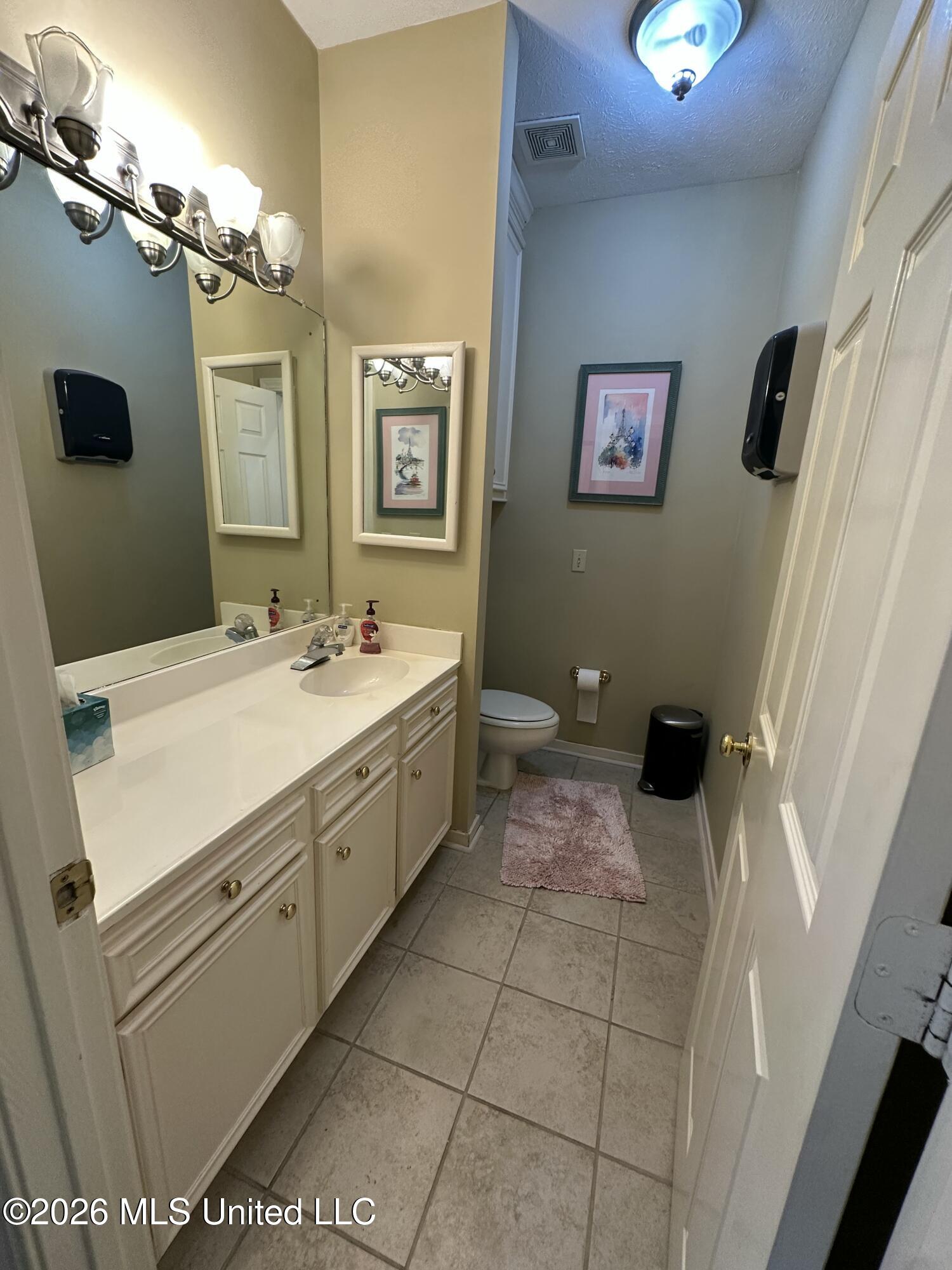 1911 Dunbarton Drive Property Photo 15