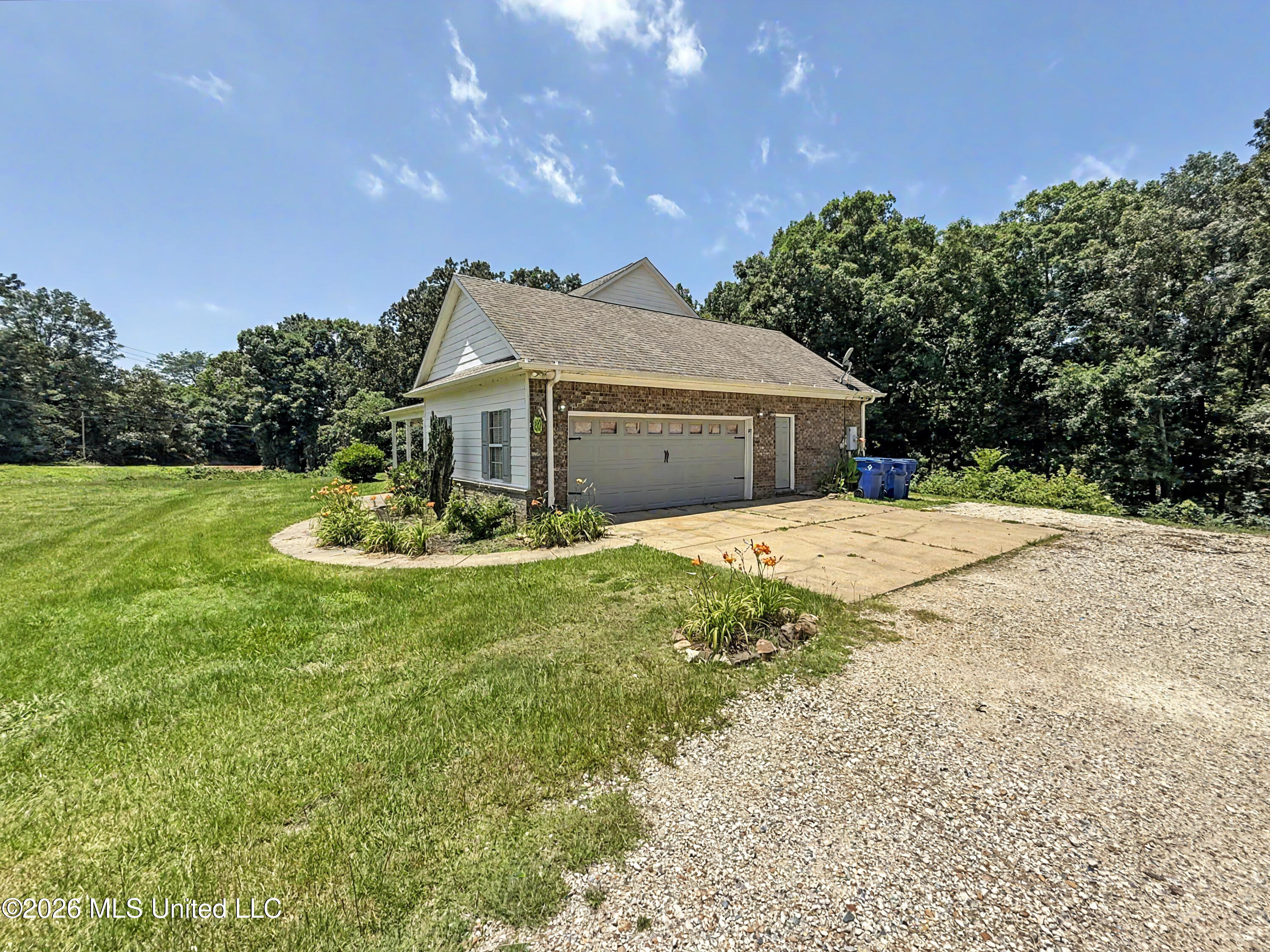 7632 Holly Springs Road Property Photo 3