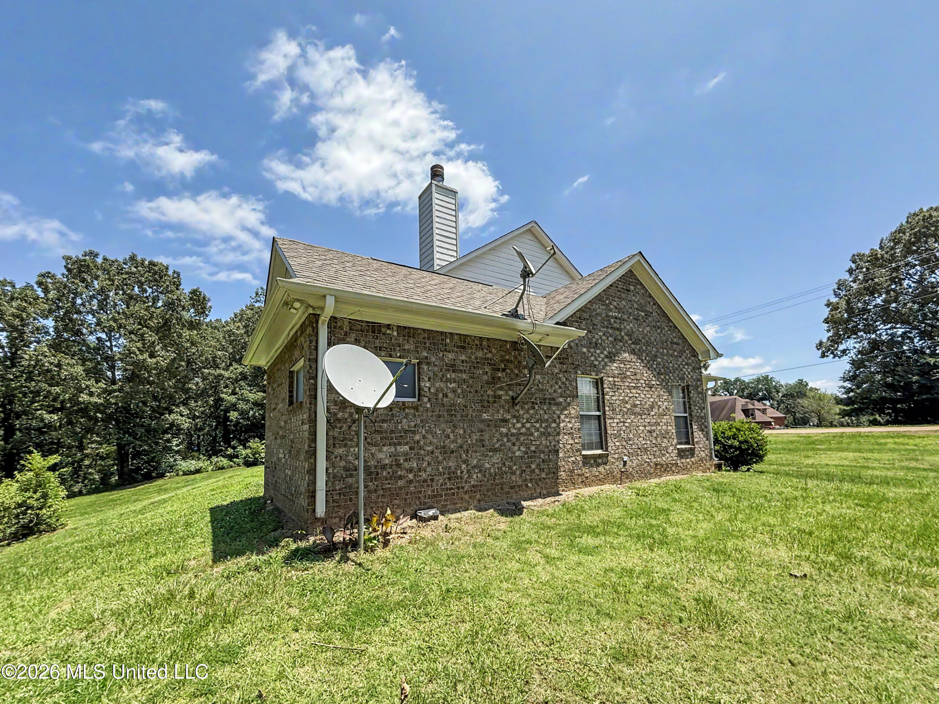 7632 Holly Springs Road Property Photo 4