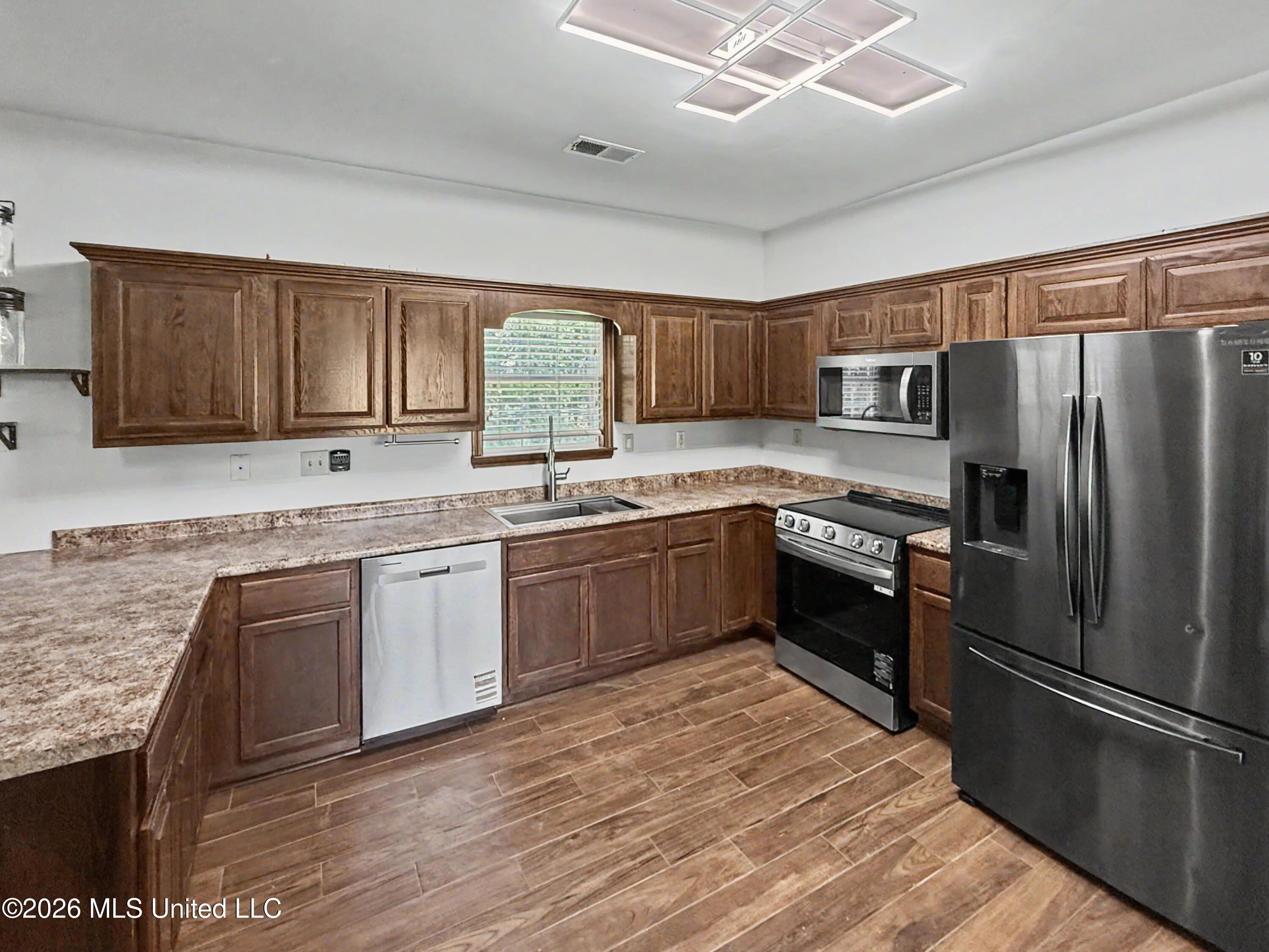7632 Holly Springs Road Property Photo 9