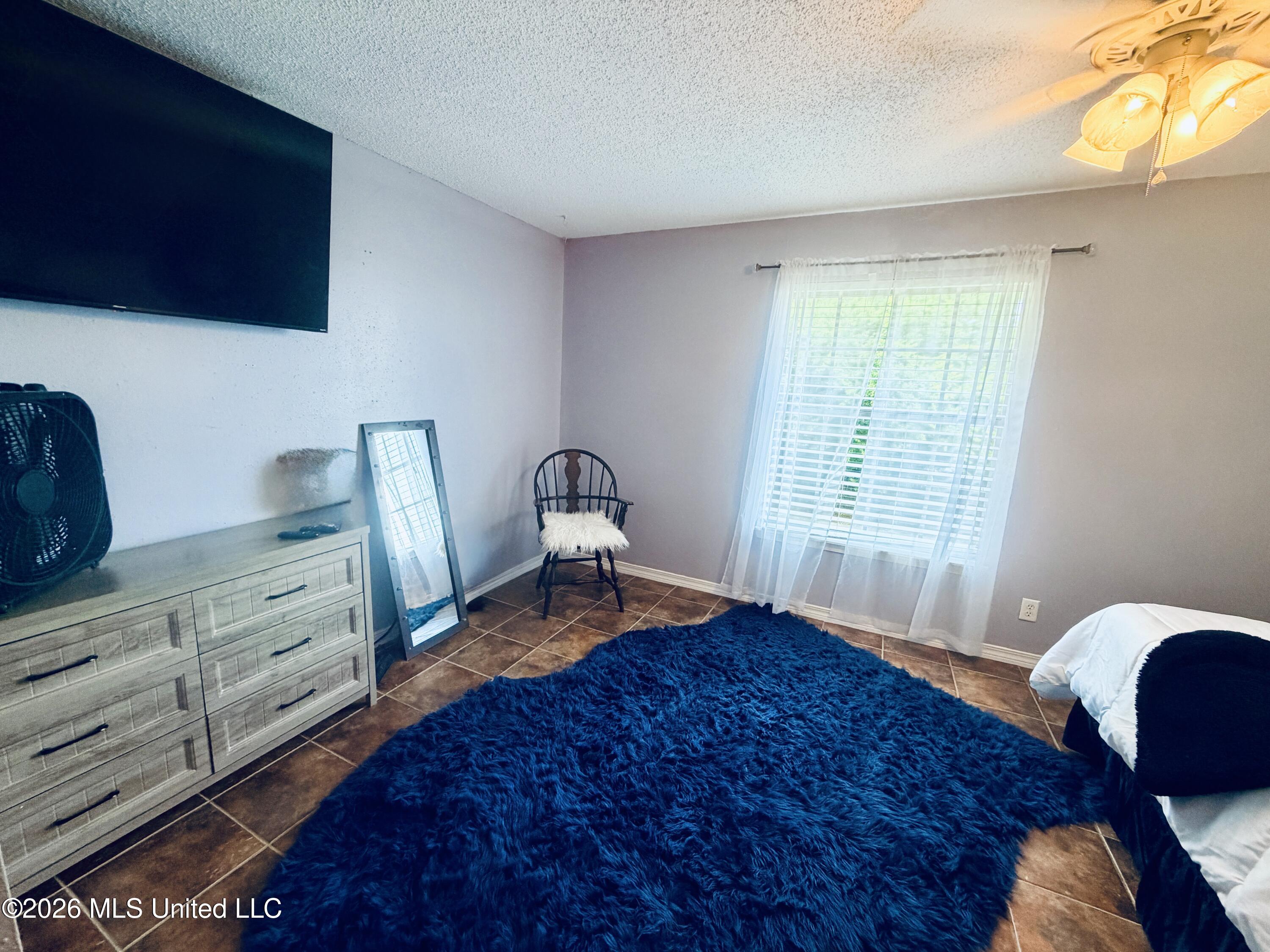 1550 E 2nd Property Photo 11