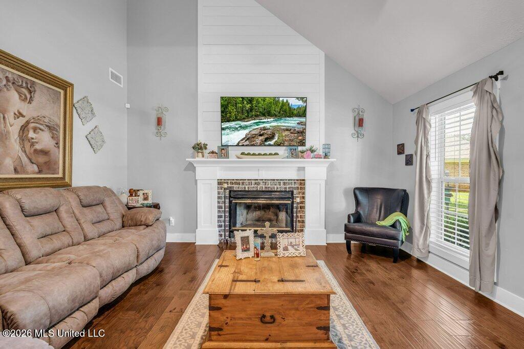 108 Countryside Lane Property Photo 5