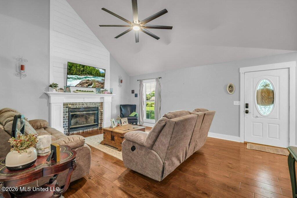 108 Countryside Lane Property Photo 6