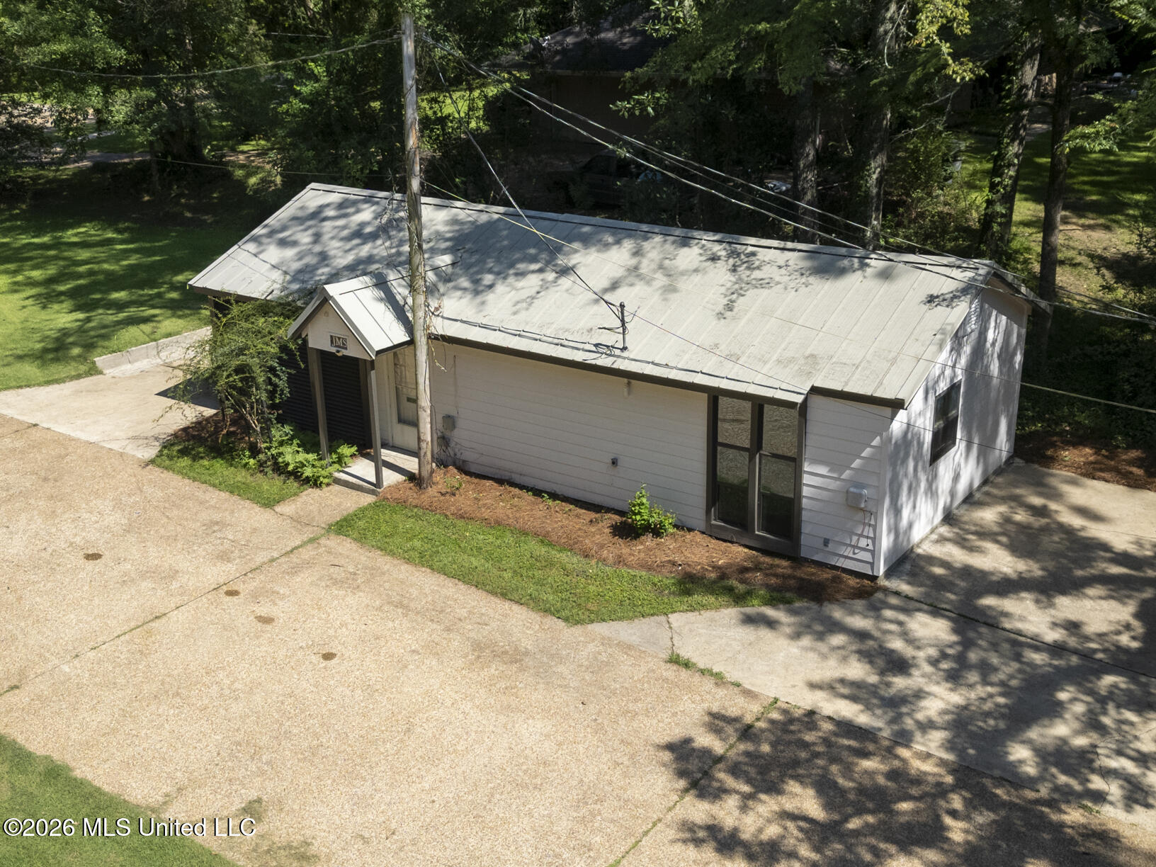 402 W Main Street Property Photo 6
