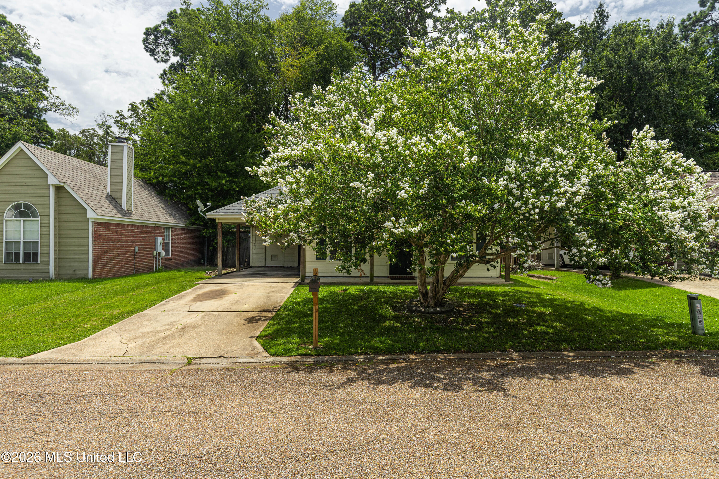 1212 Barnett Bend Circle Property Photo 2